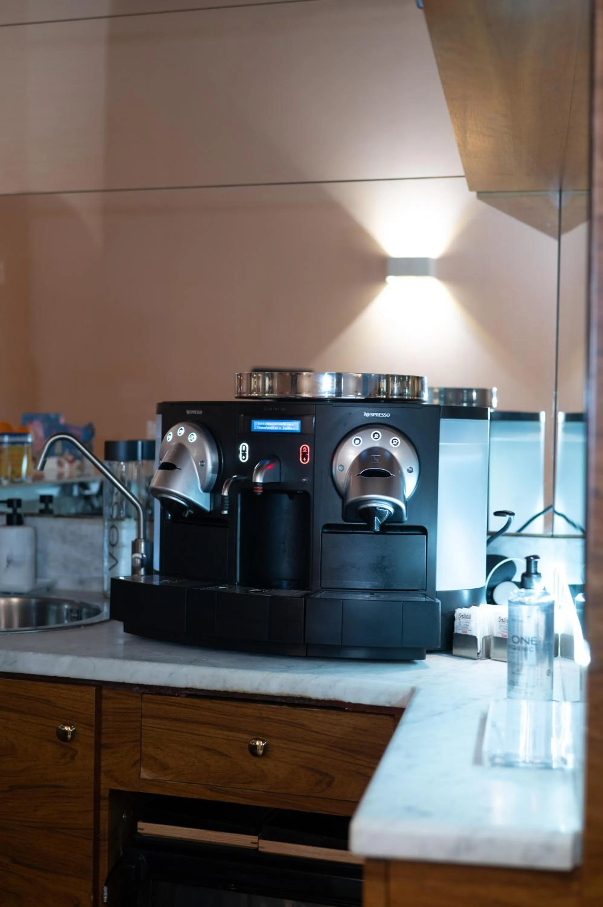 Albergo Delle Regioni, Barberini - Fontana di Trevi