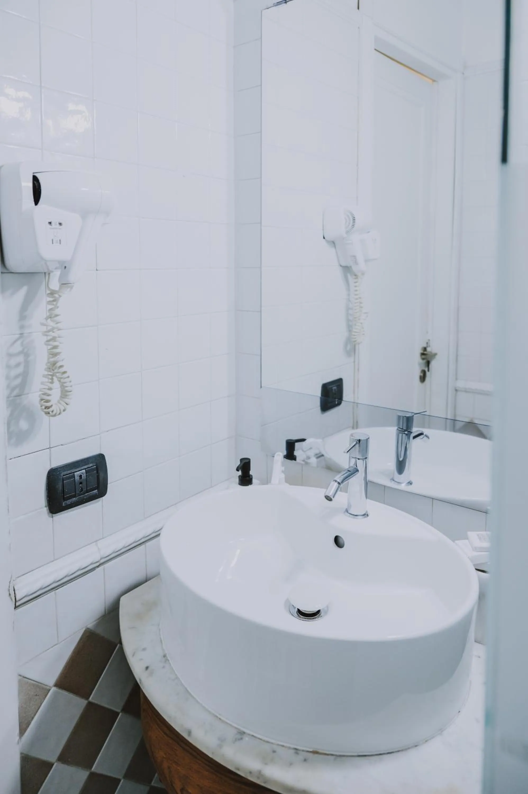 Albergo Delle Regioni, Barberini - Fontana di Trevi