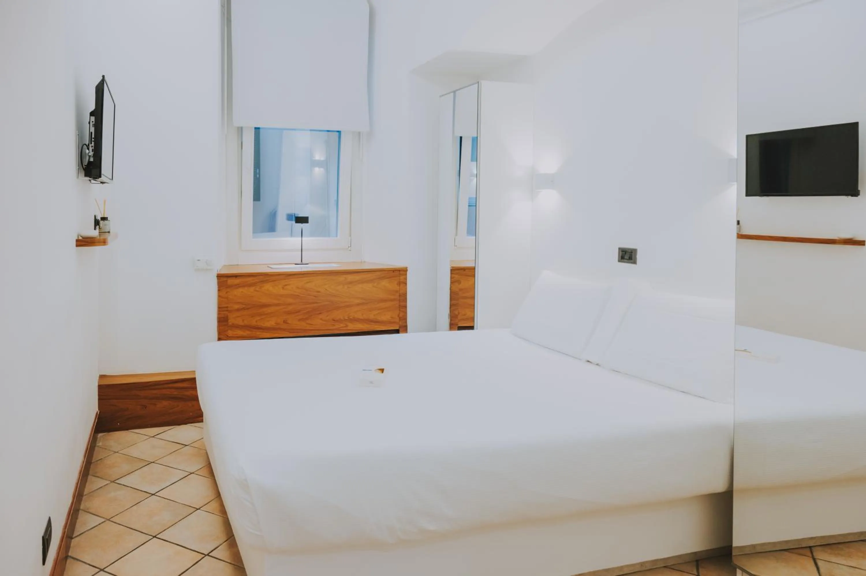 Bed in Albergo Delle Regioni, Barberini - Fontana di Trevi