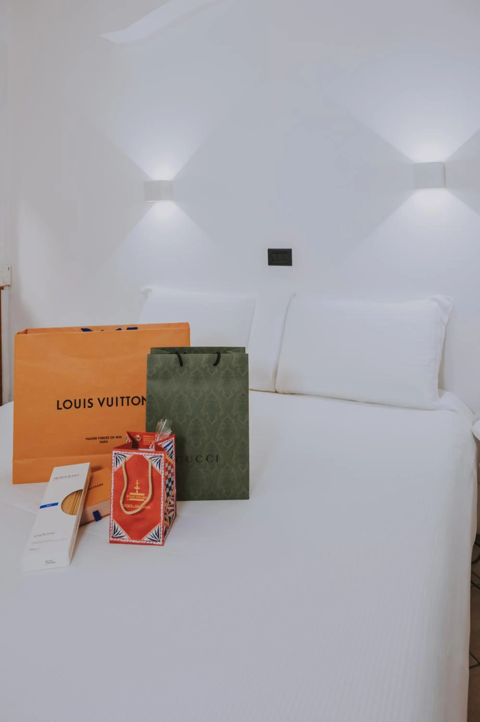 Bed in Albergo Delle Regioni, Barberini - Fontana di Trevi