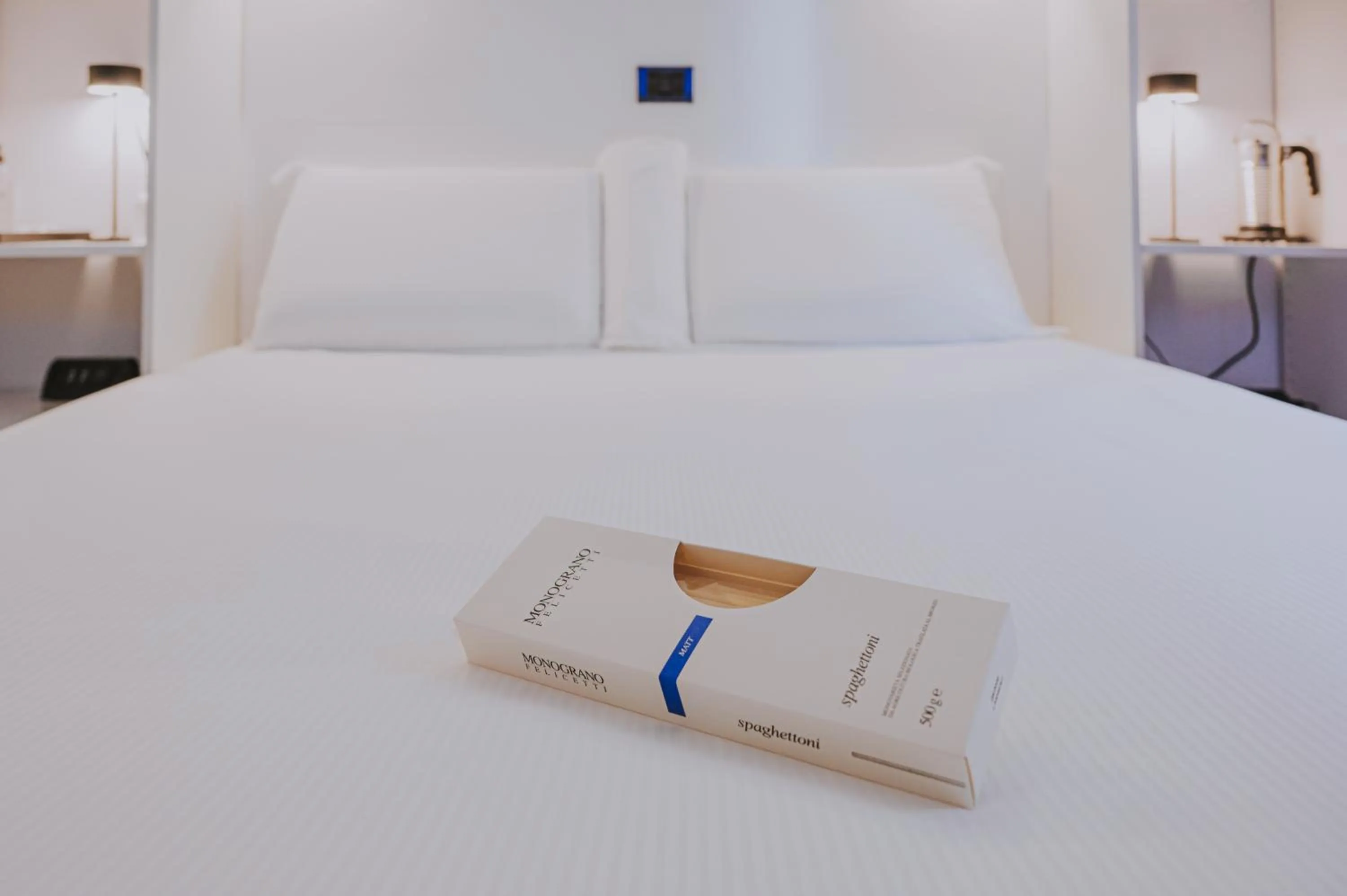 Bed in Albergo Delle Regioni, Barberini - Fontana di Trevi