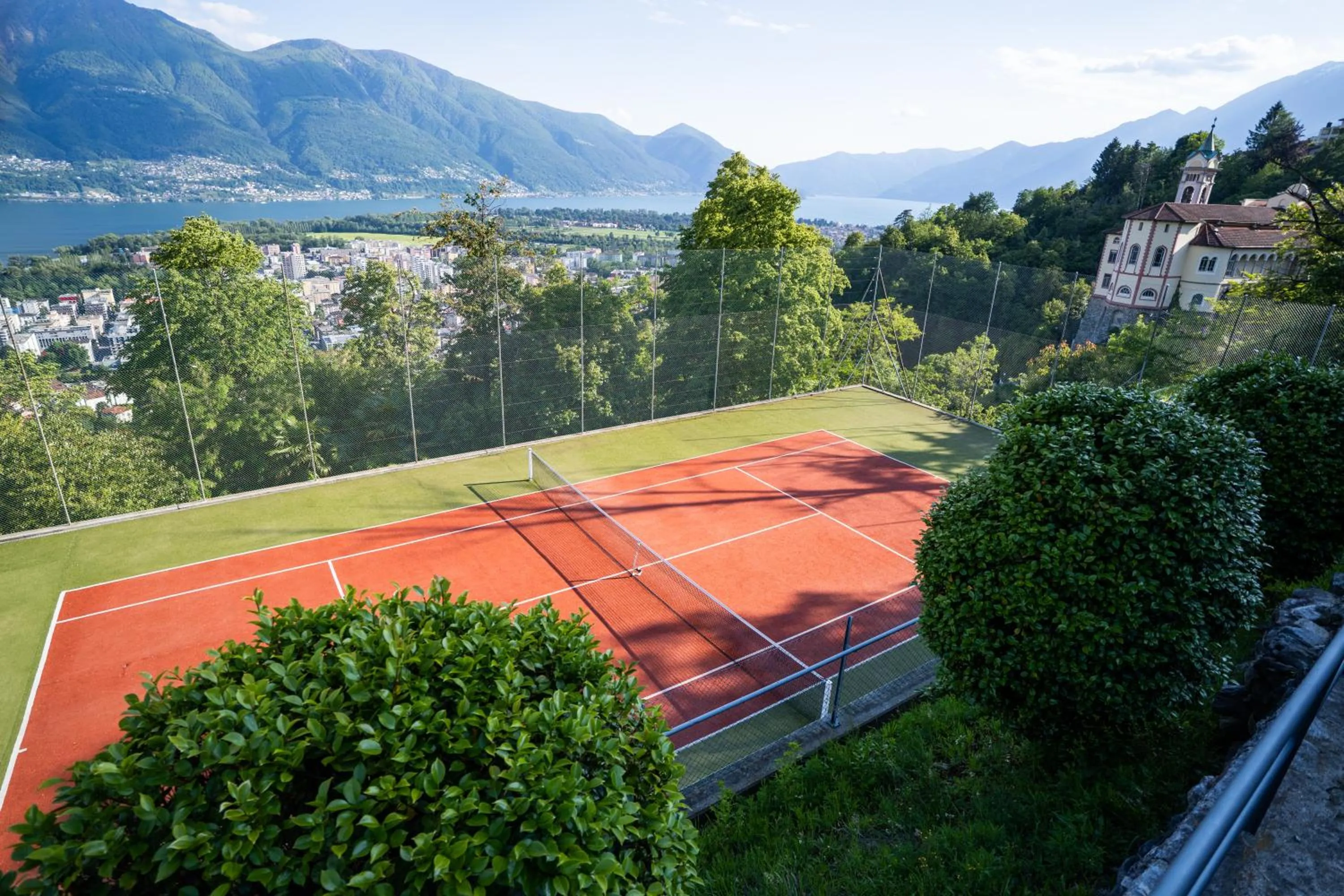 Tennis court in Villa Orselina - Small Luxury Hotel