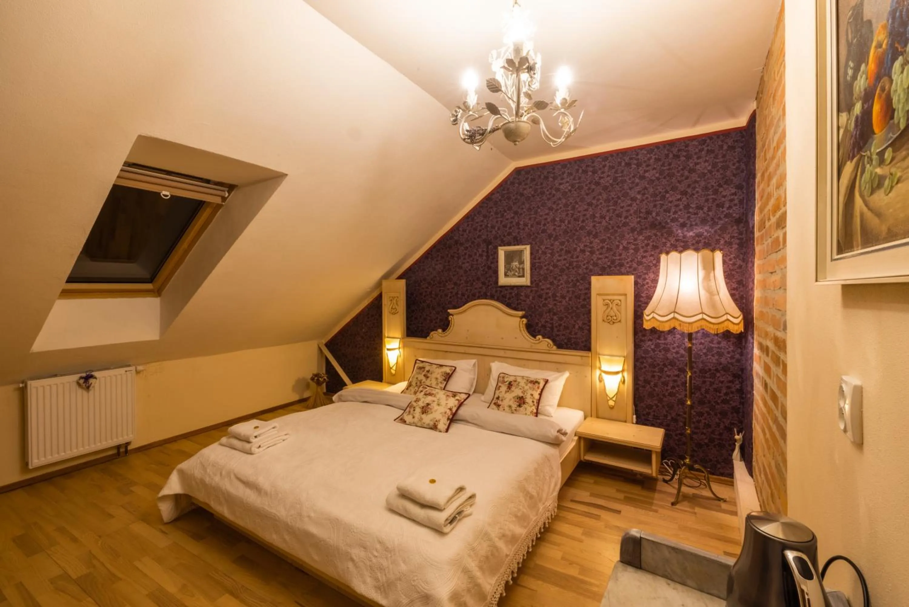Quadruple Room with Private Bathroom in Hotel Barcadam