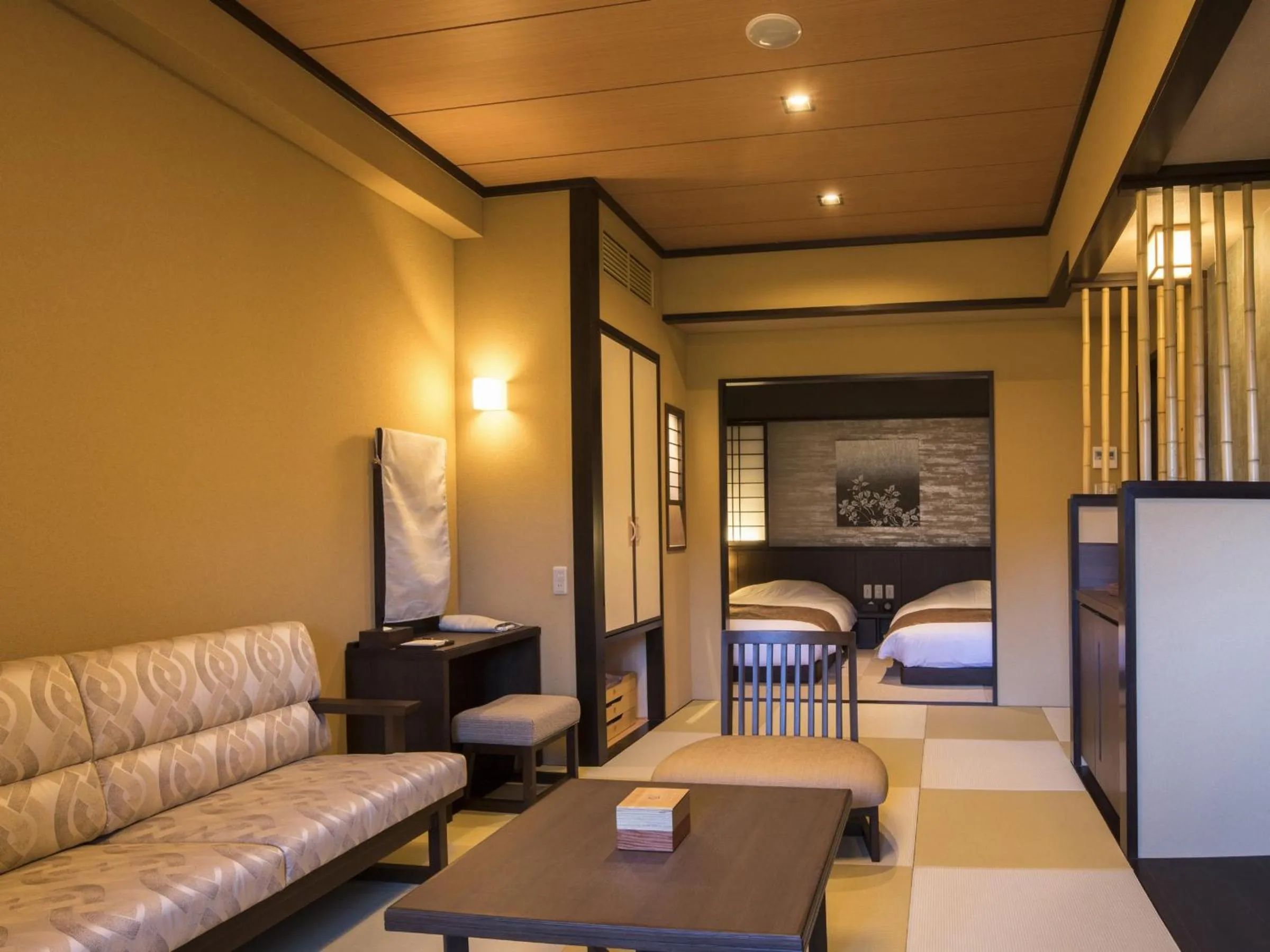 Photo of the whole room, Bed in Suiun