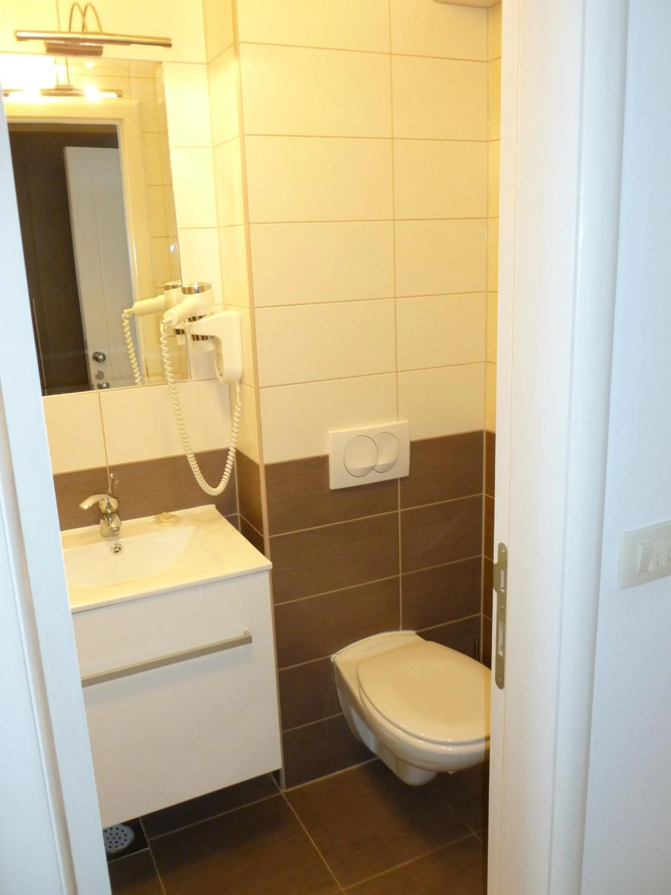 Bathroom in Hotel Dina