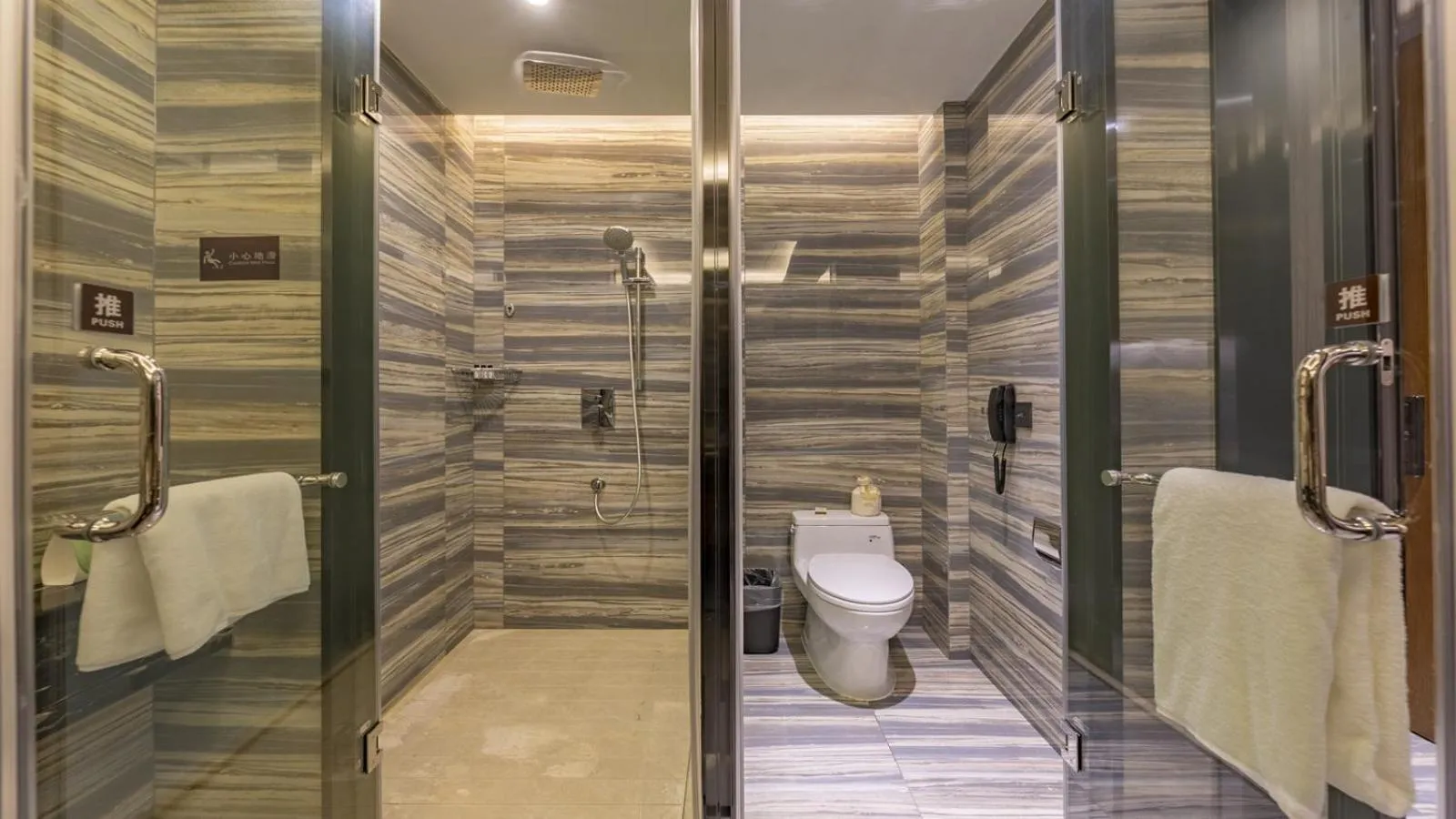 Bathroom in Jinling Grand Hotel Nanchang