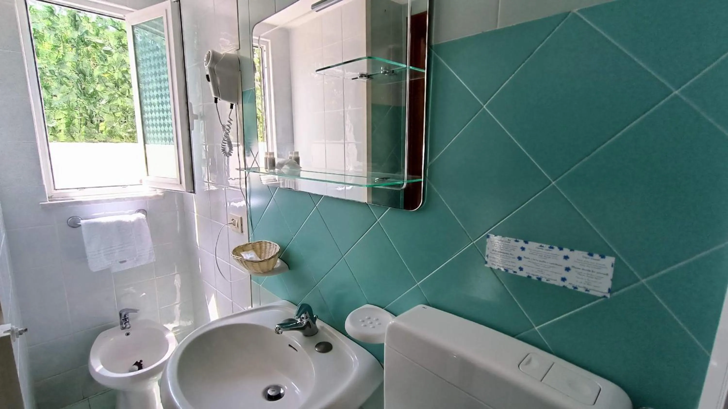 Bathroom in Hotel La Scogliera