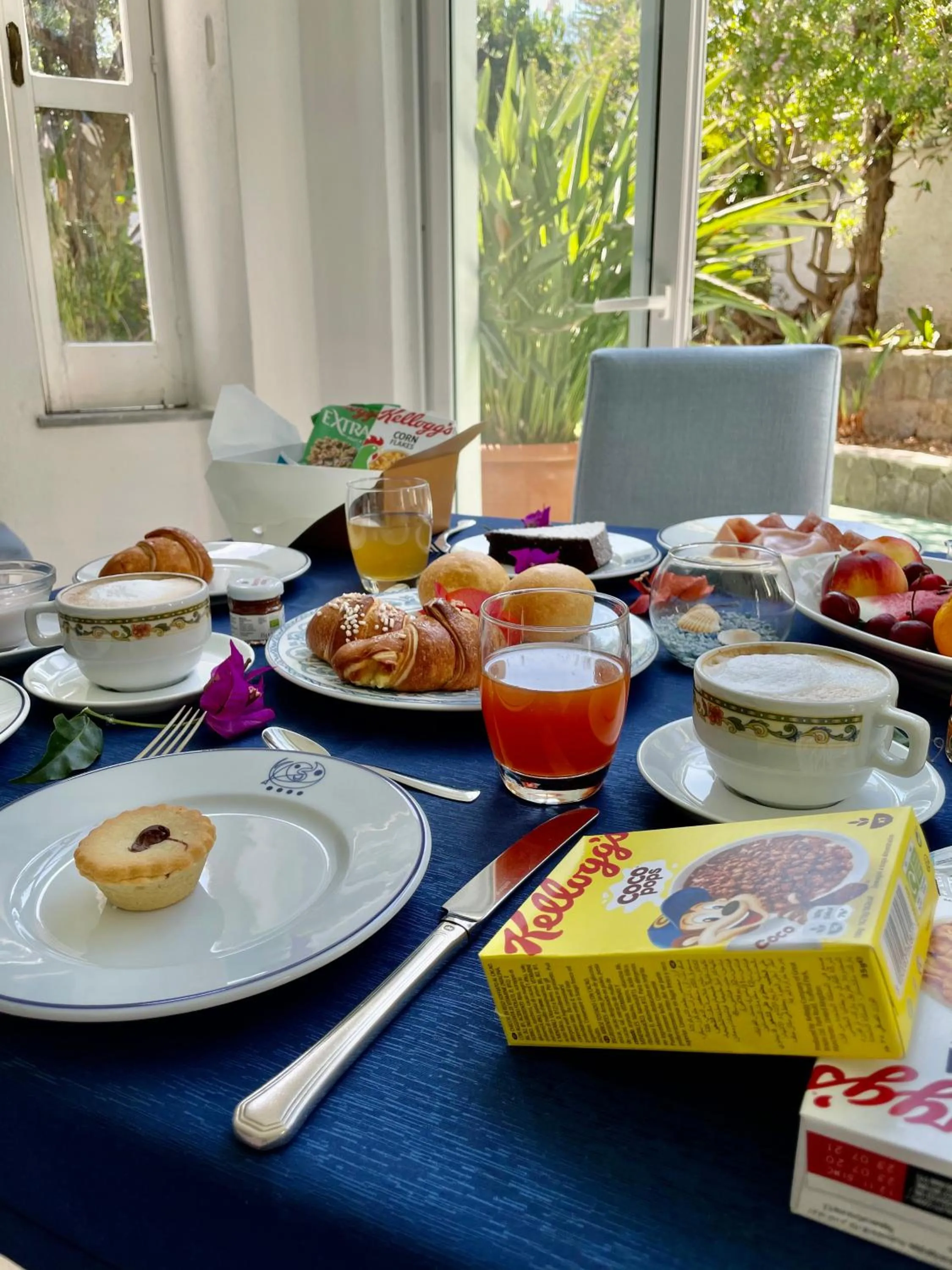 Breakfast in Hotel La Scogliera