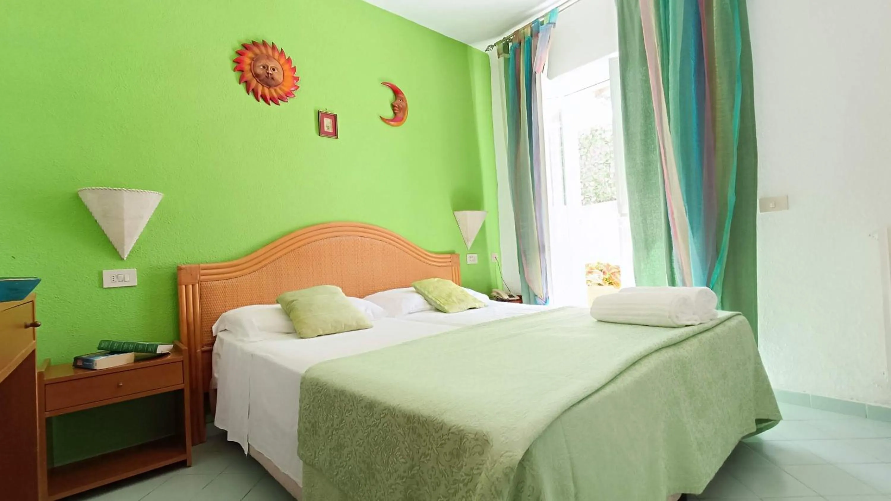 Photo of the whole room, Bed in Hotel La Scogliera