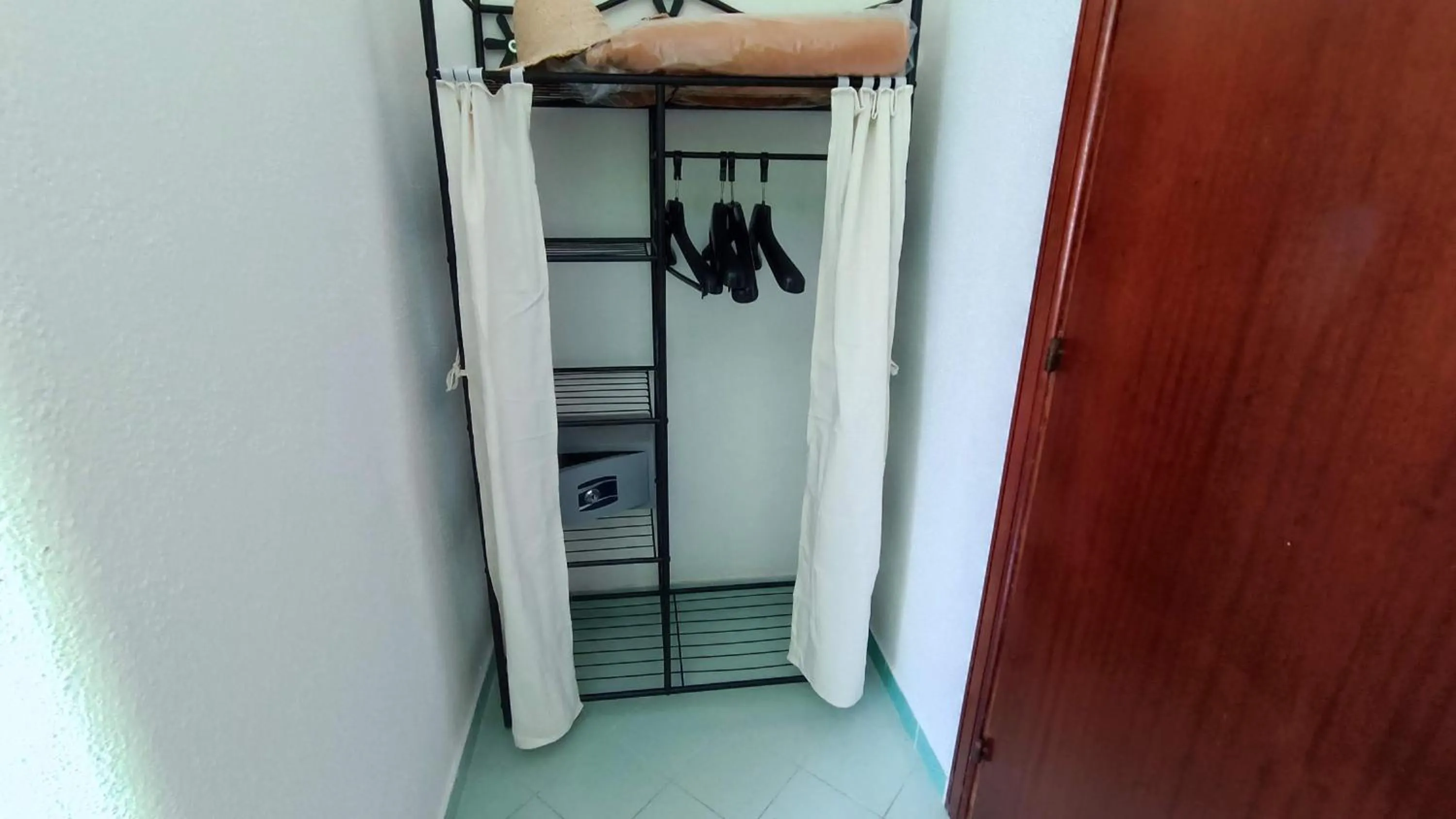wardrobe in Hotel La Scogliera