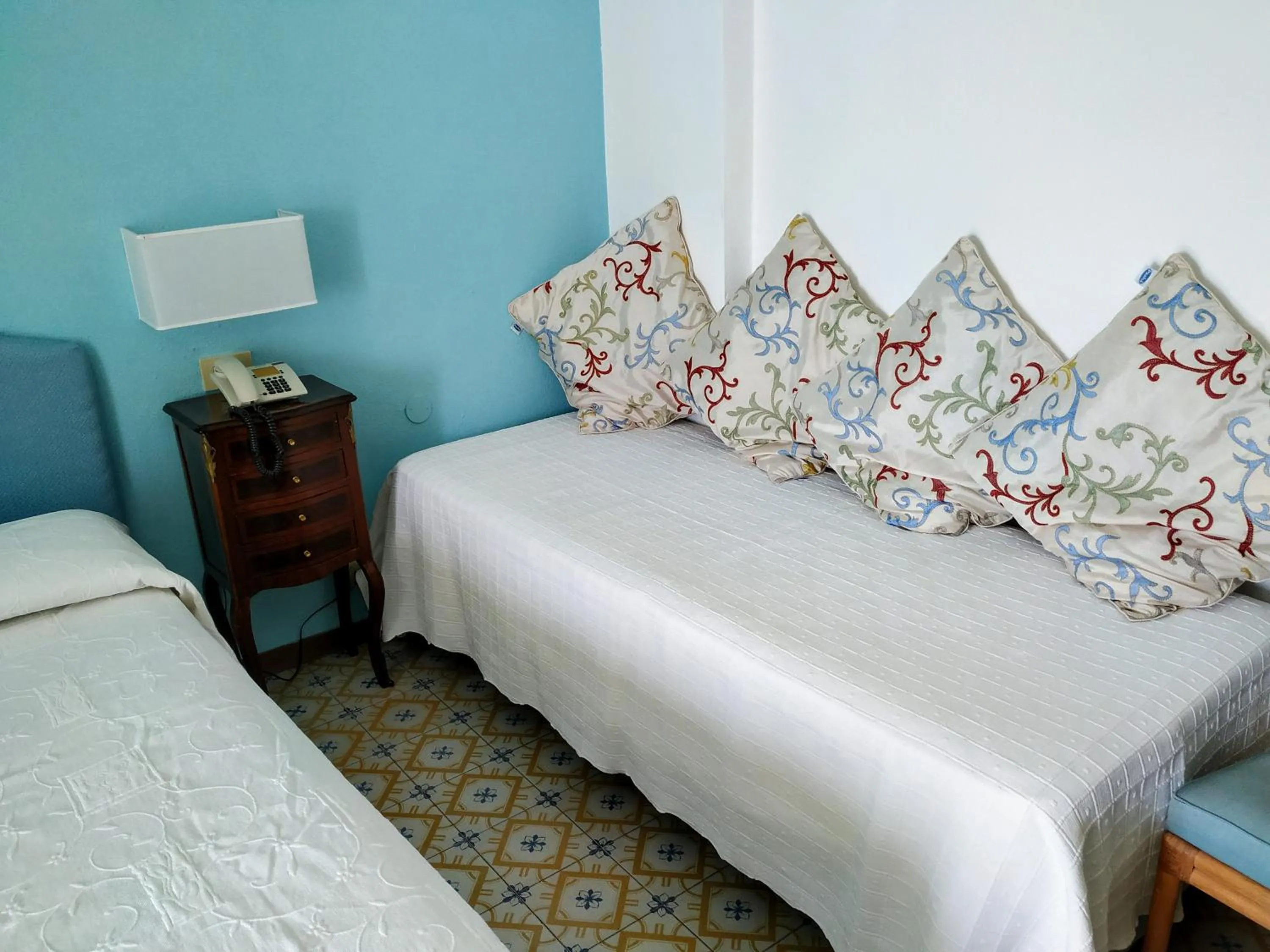 Bed in Hotel La Scogliera