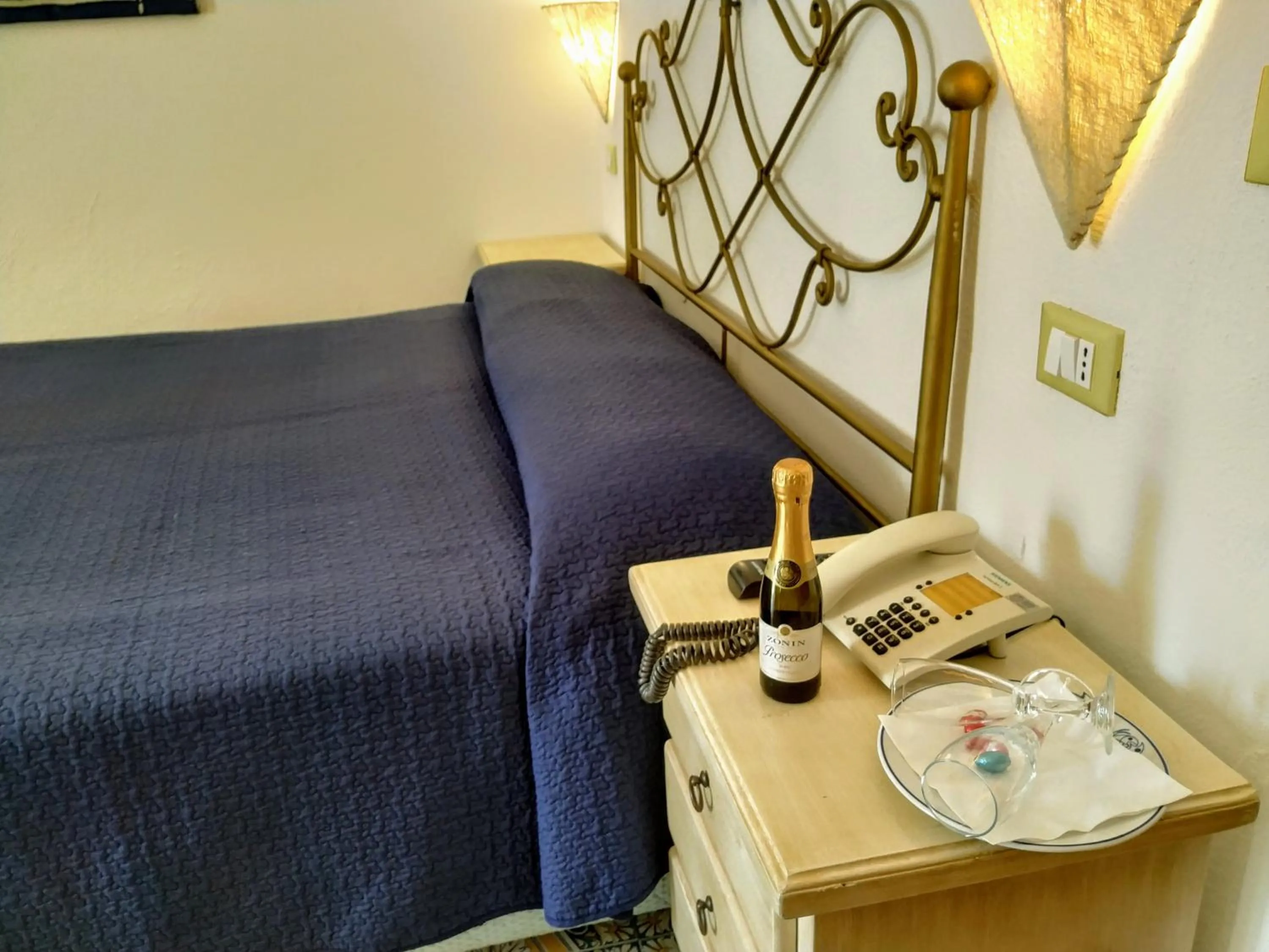 Photo of the whole room, Bed in Hotel La Scogliera