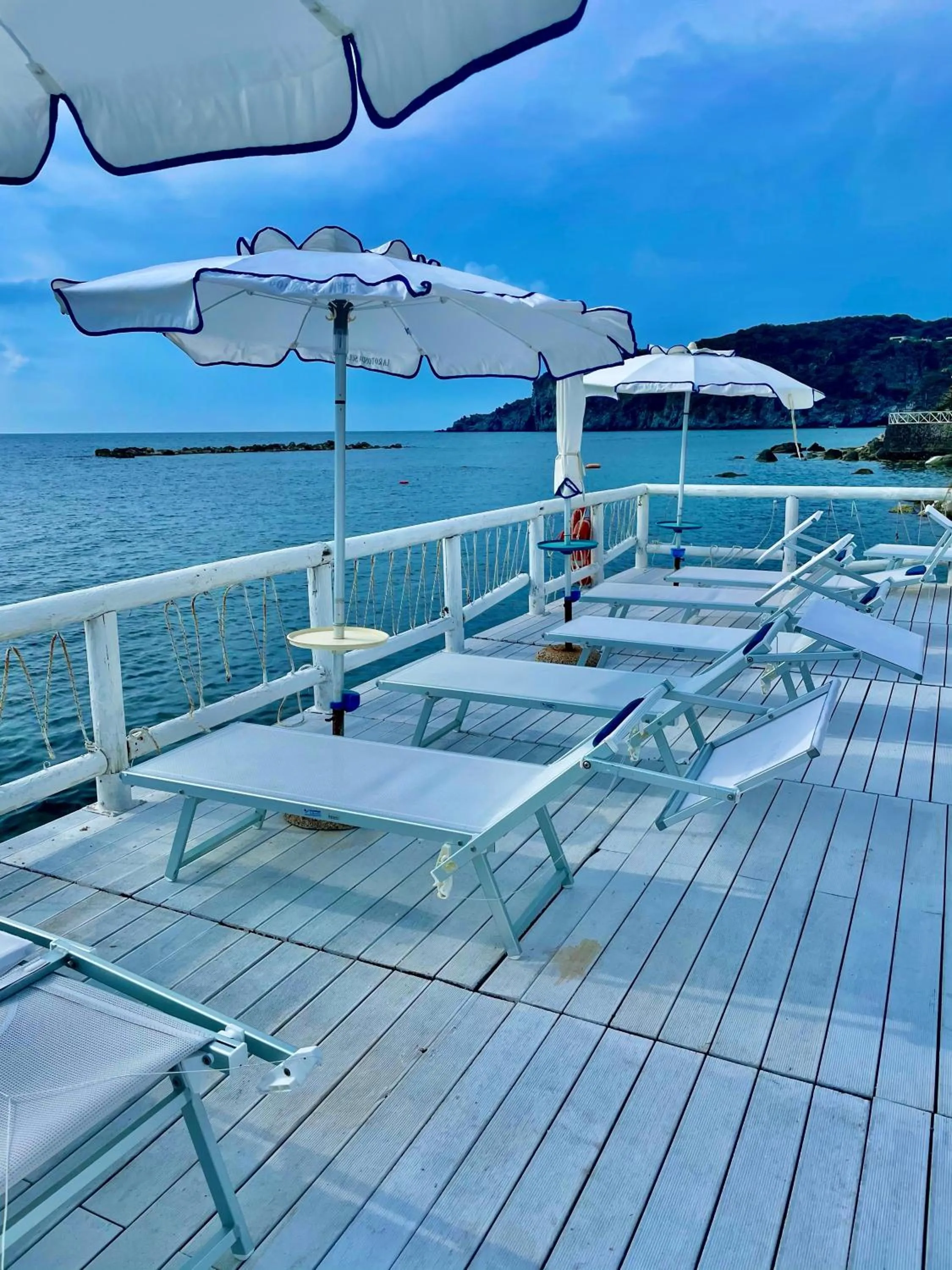 Beach in Hotel La Scogliera