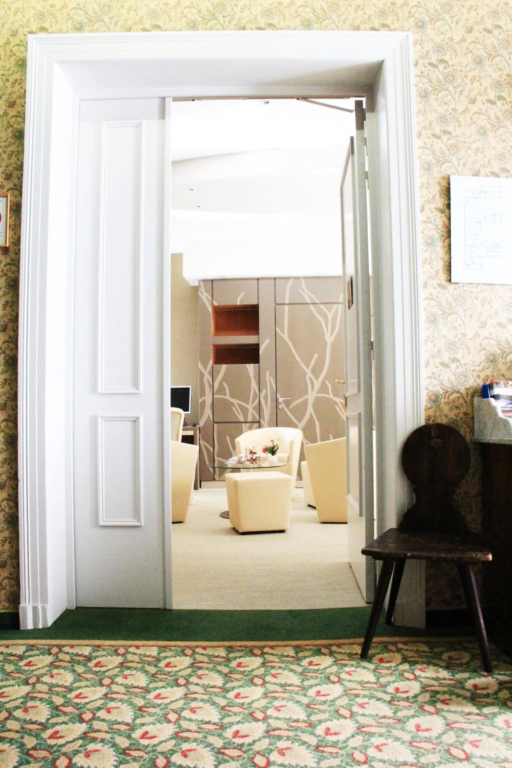 Library in Hostellerie au Cygne