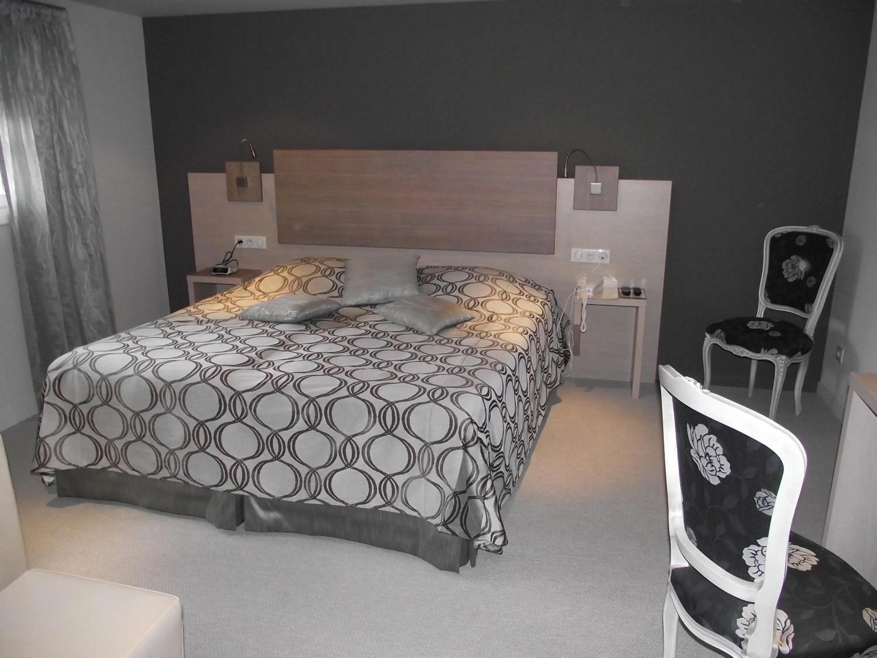 Photo of the whole room in Hostellerie au Cygne