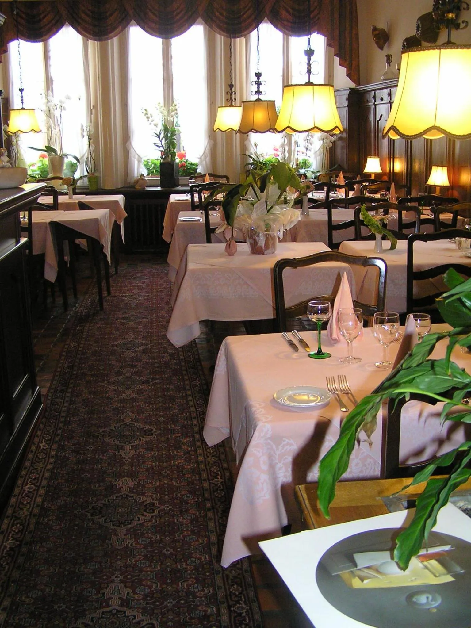 Restaurant/places to eat in Hostellerie au Cygne
