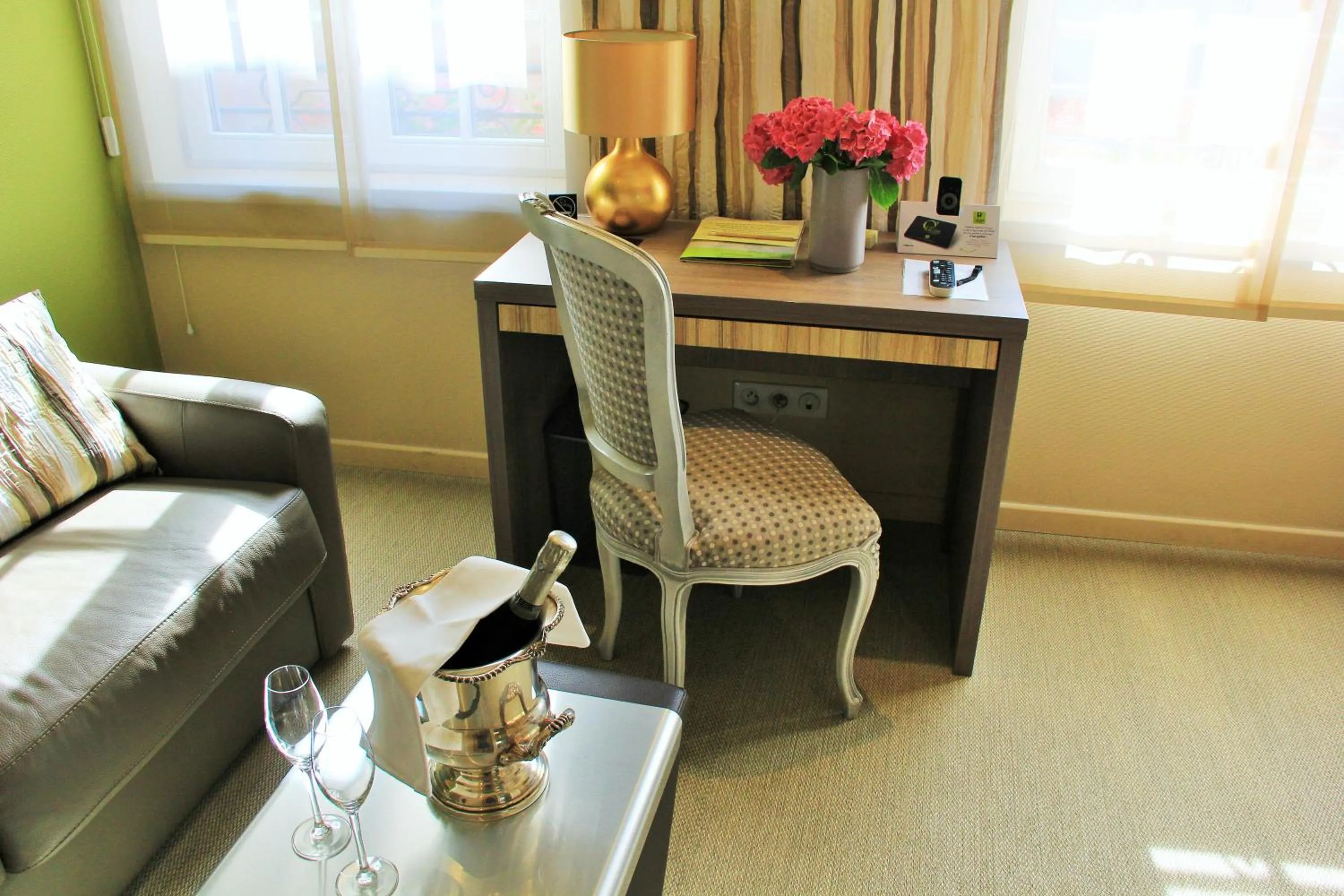 Bedroom in Hostellerie au Cygne