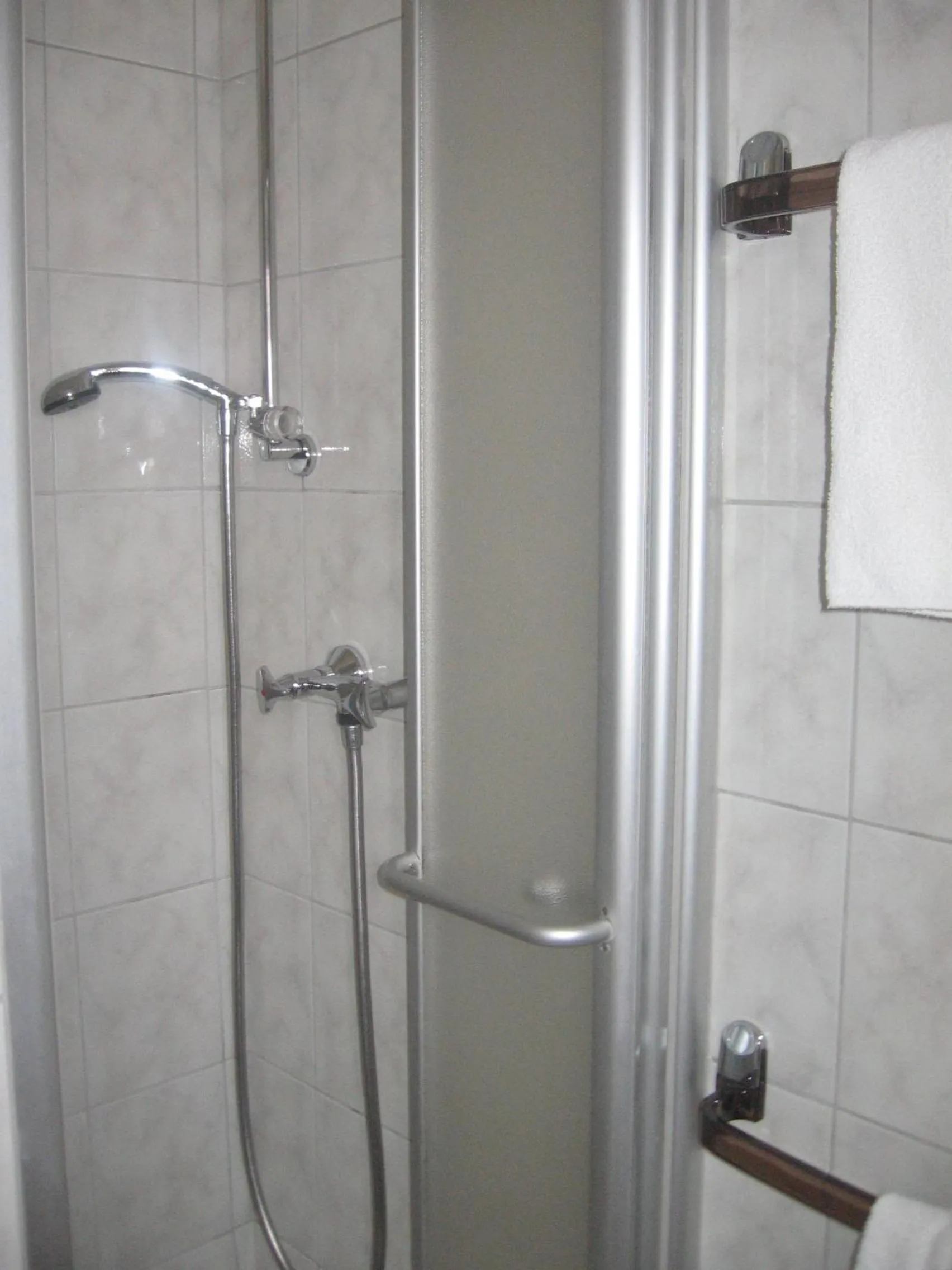 Shower in Hostellerie au Cygne