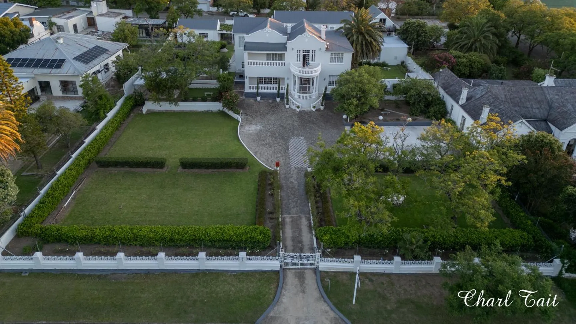 Property building in Herberg Manor