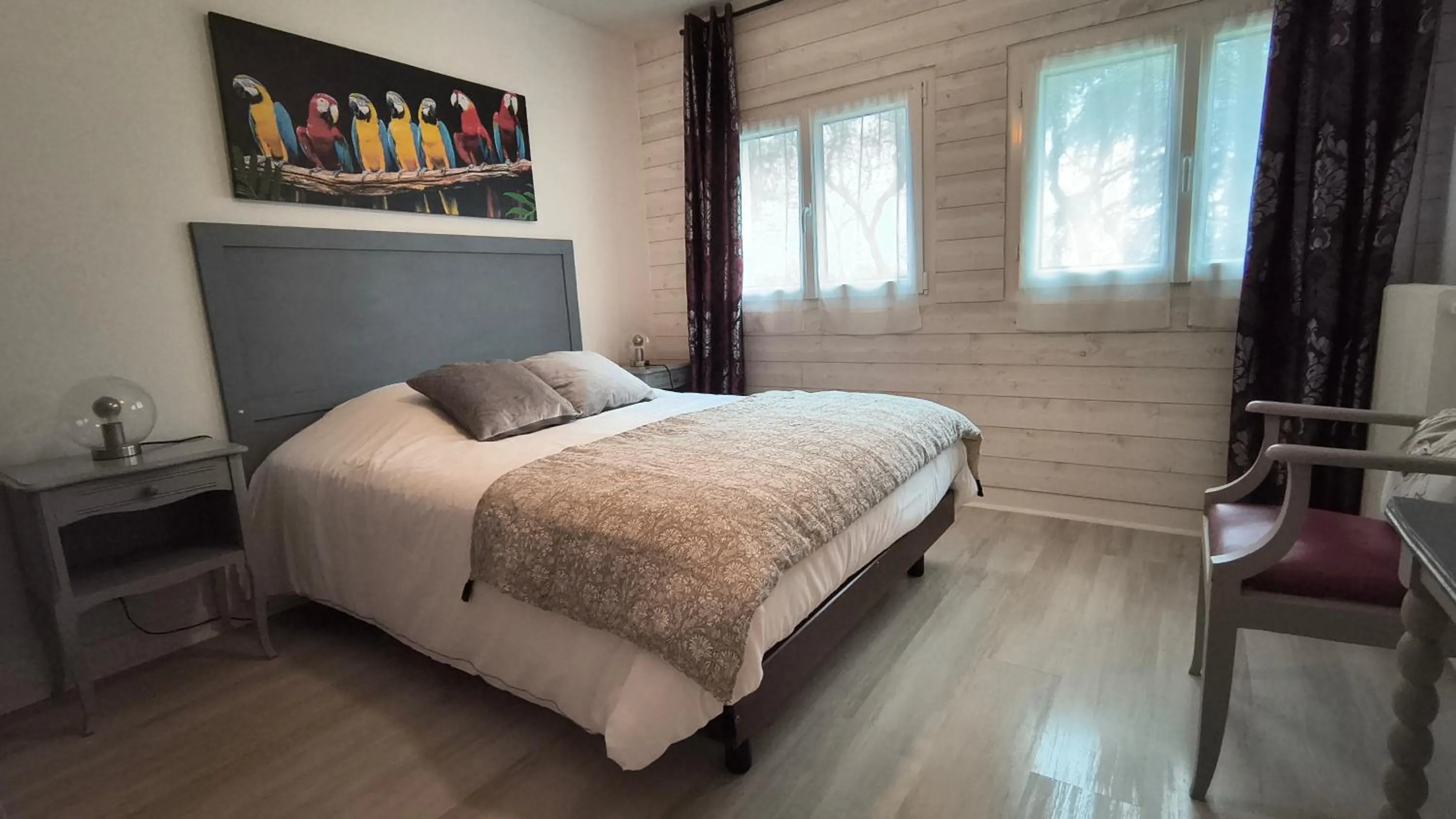 Photo of the whole room, Bed in La Girouardière