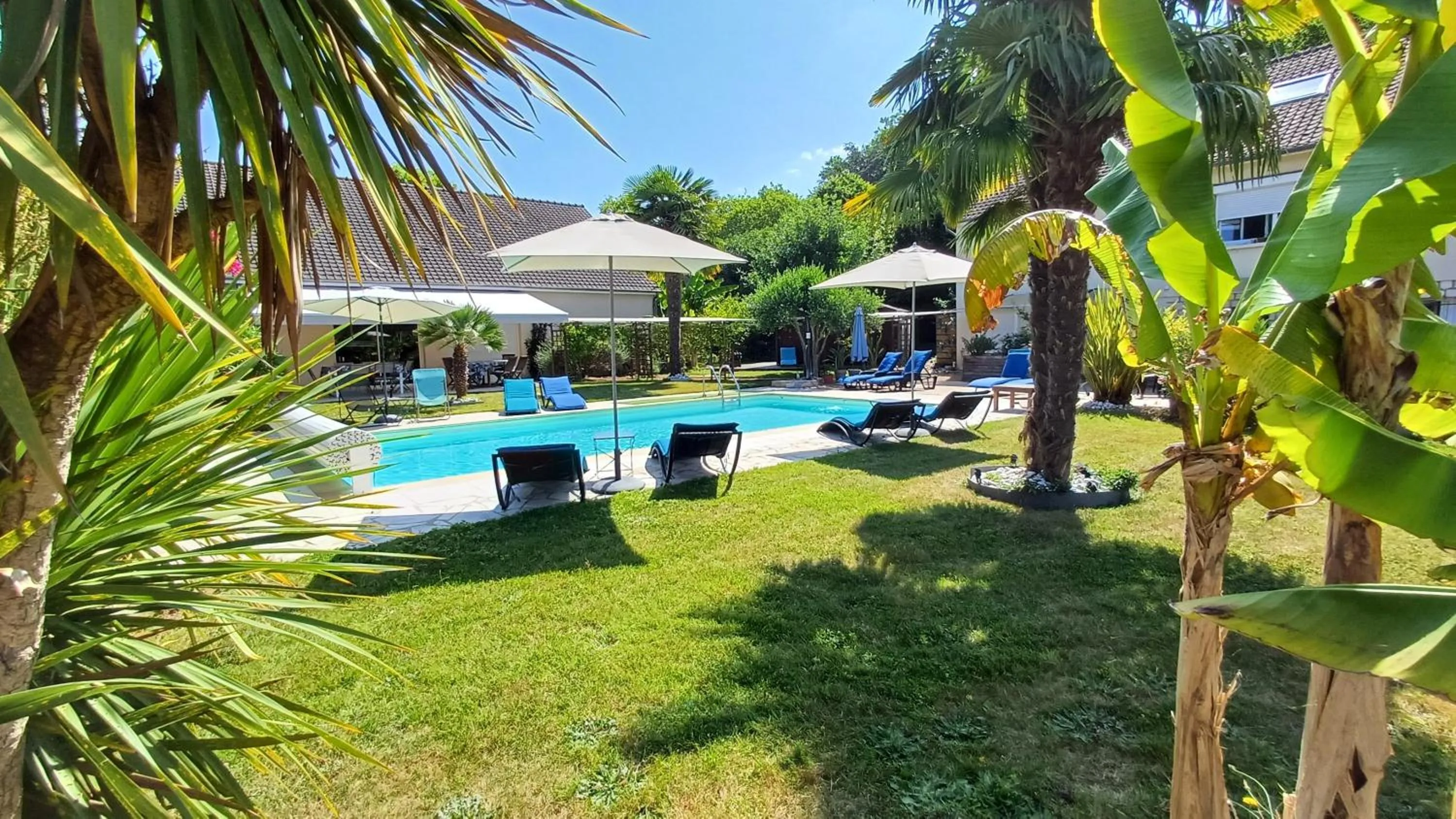 Property building in La Girouardière