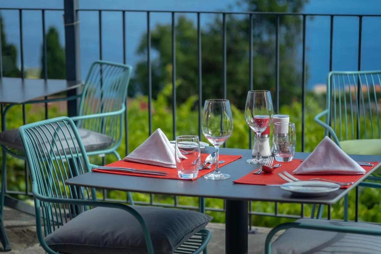 Restaurant/places to eat in Quinta das Vinhas