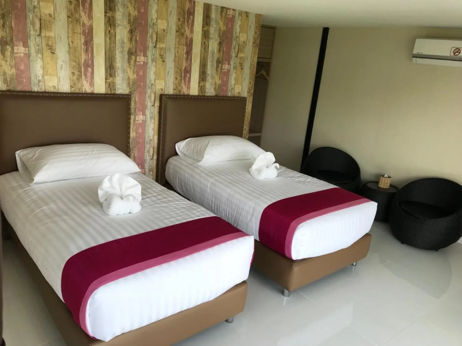 Bed in Mae On Village Resort