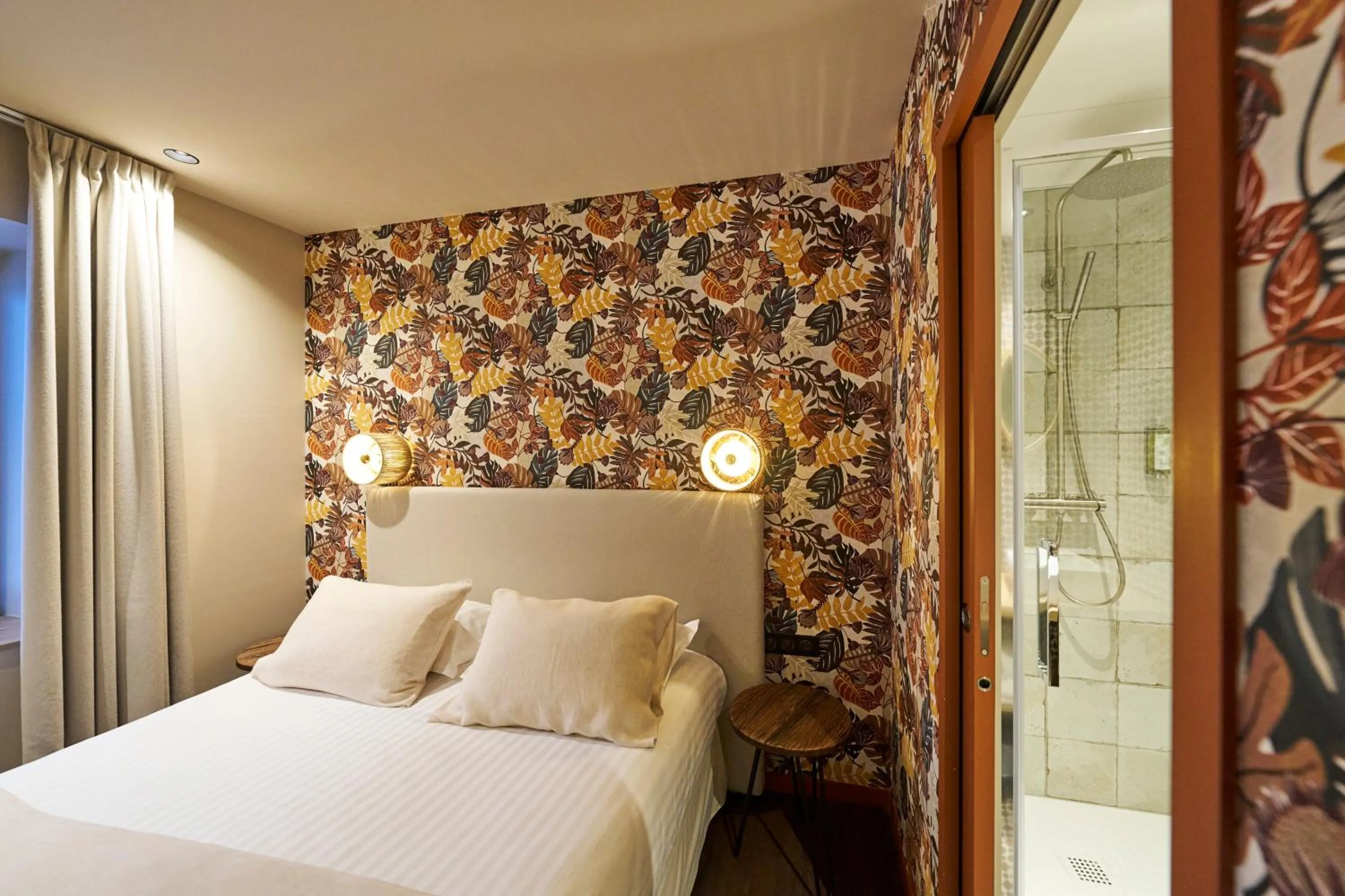 Photo of the whole room, Bed in Hôtel le Corbusson Laval Ouest