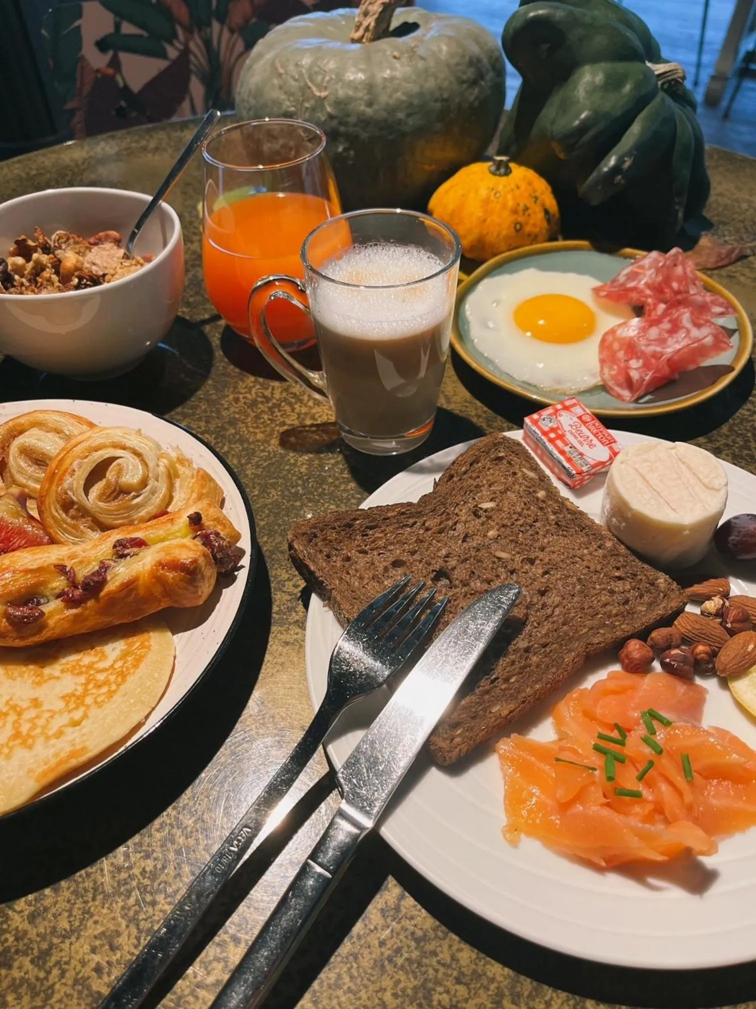 Breakfast in Hôtel le Corbusson Laval Ouest