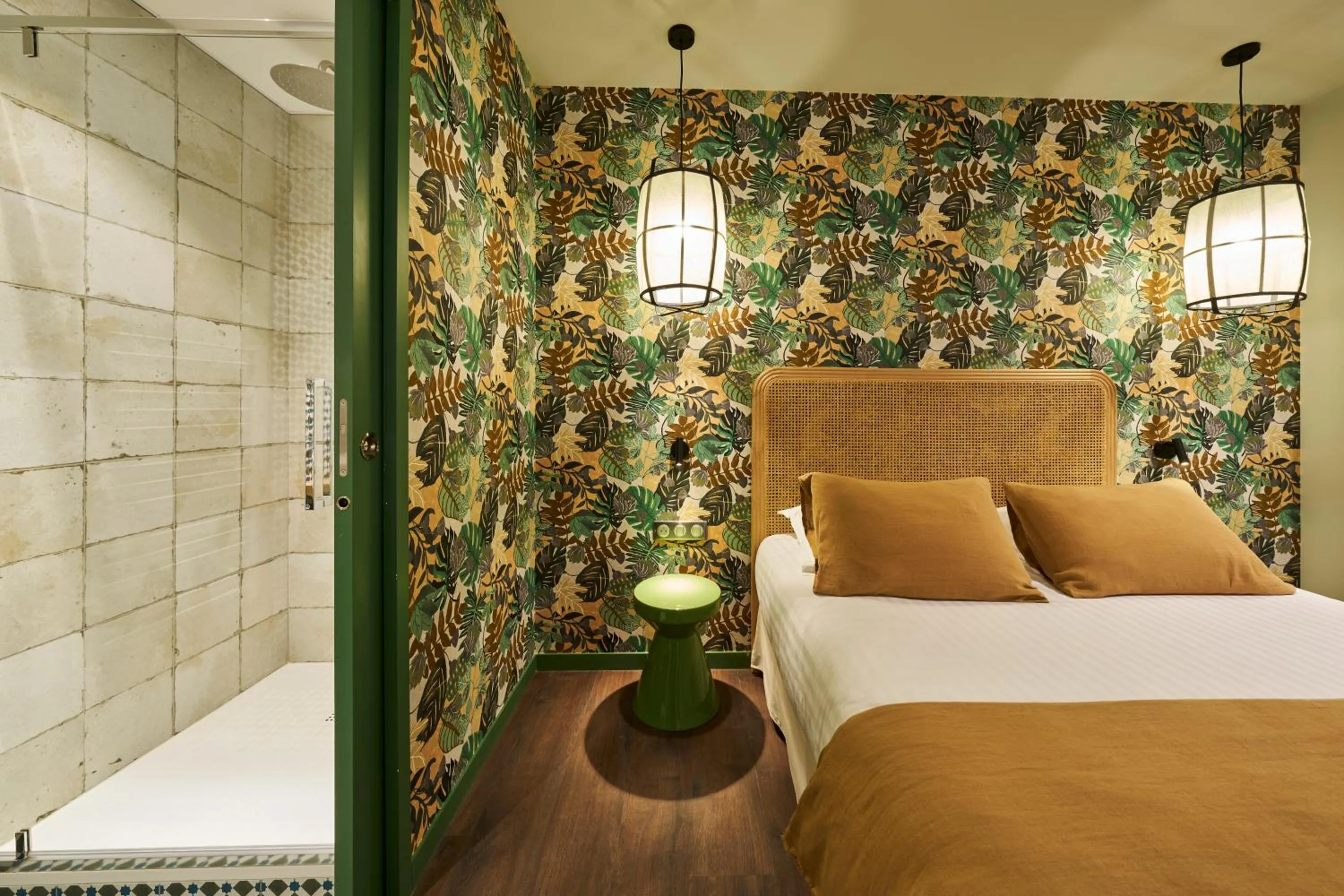 Photo of the whole room, Bed in Hôtel le Corbusson Laval Ouest