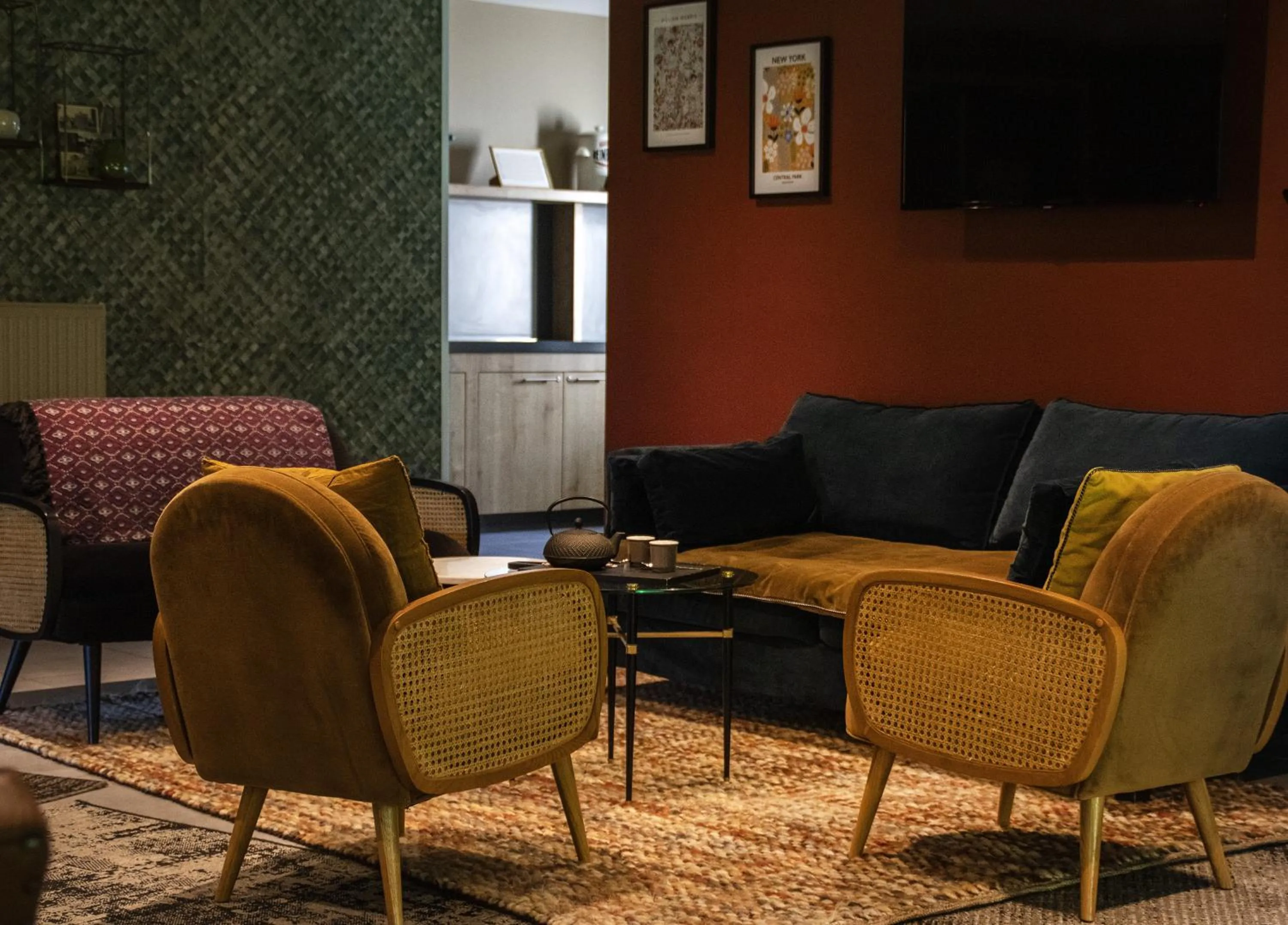 Communal lounge/ TV room in Hôtel le Corbusson Laval Ouest