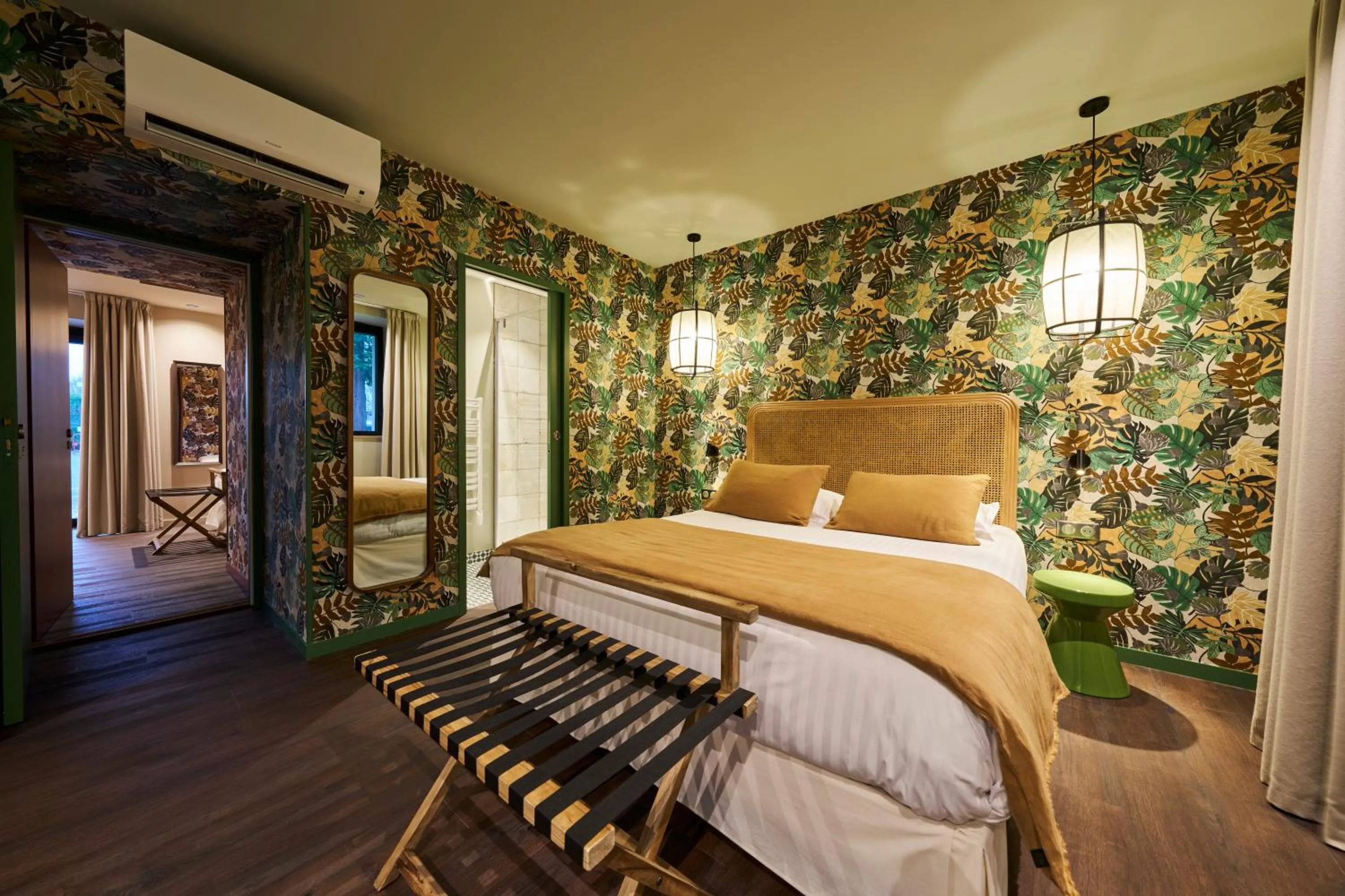 Photo of the whole room, Bed in Hôtel le Corbusson Laval Ouest