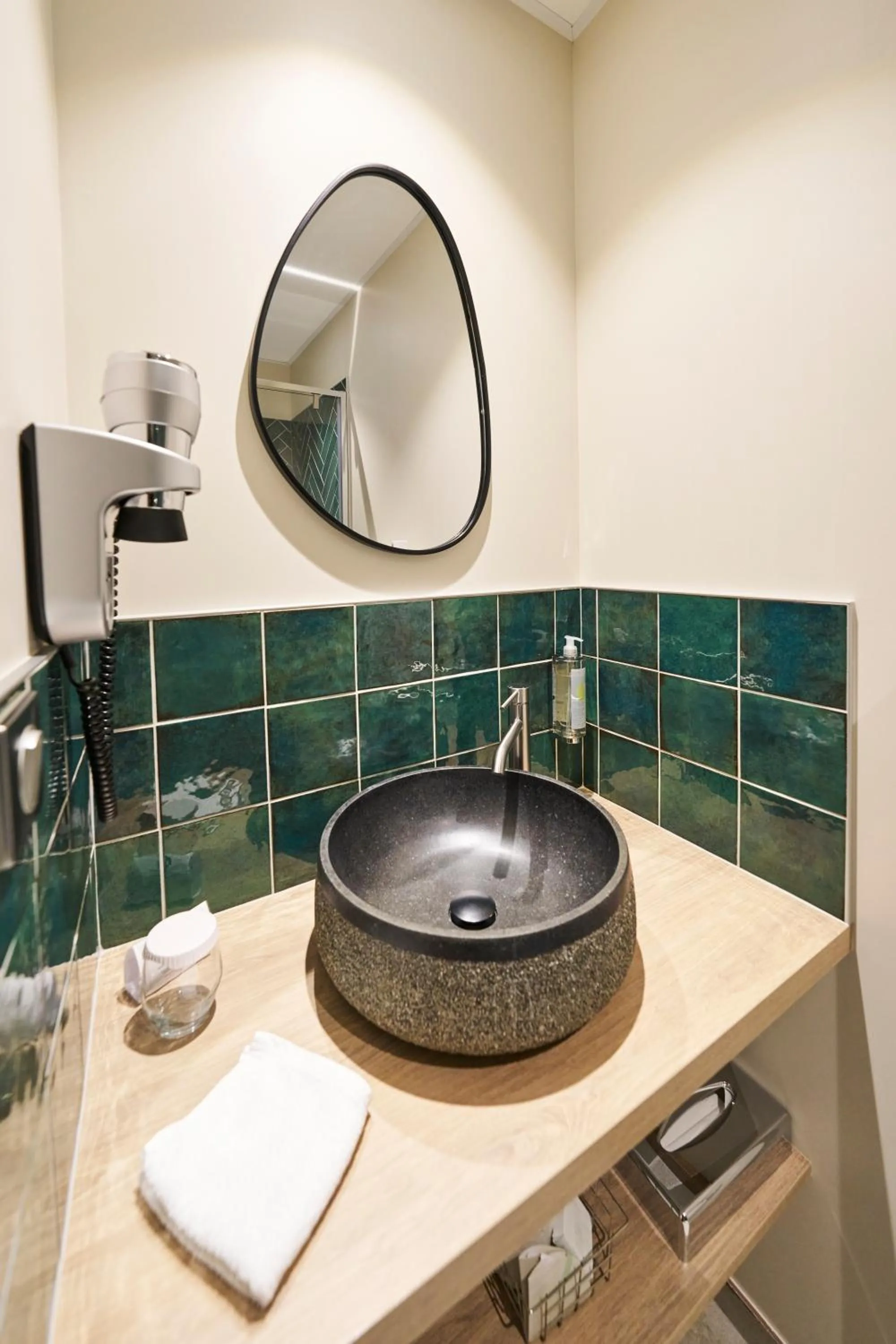 Bathroom in Hôtel le Corbusson Laval Ouest