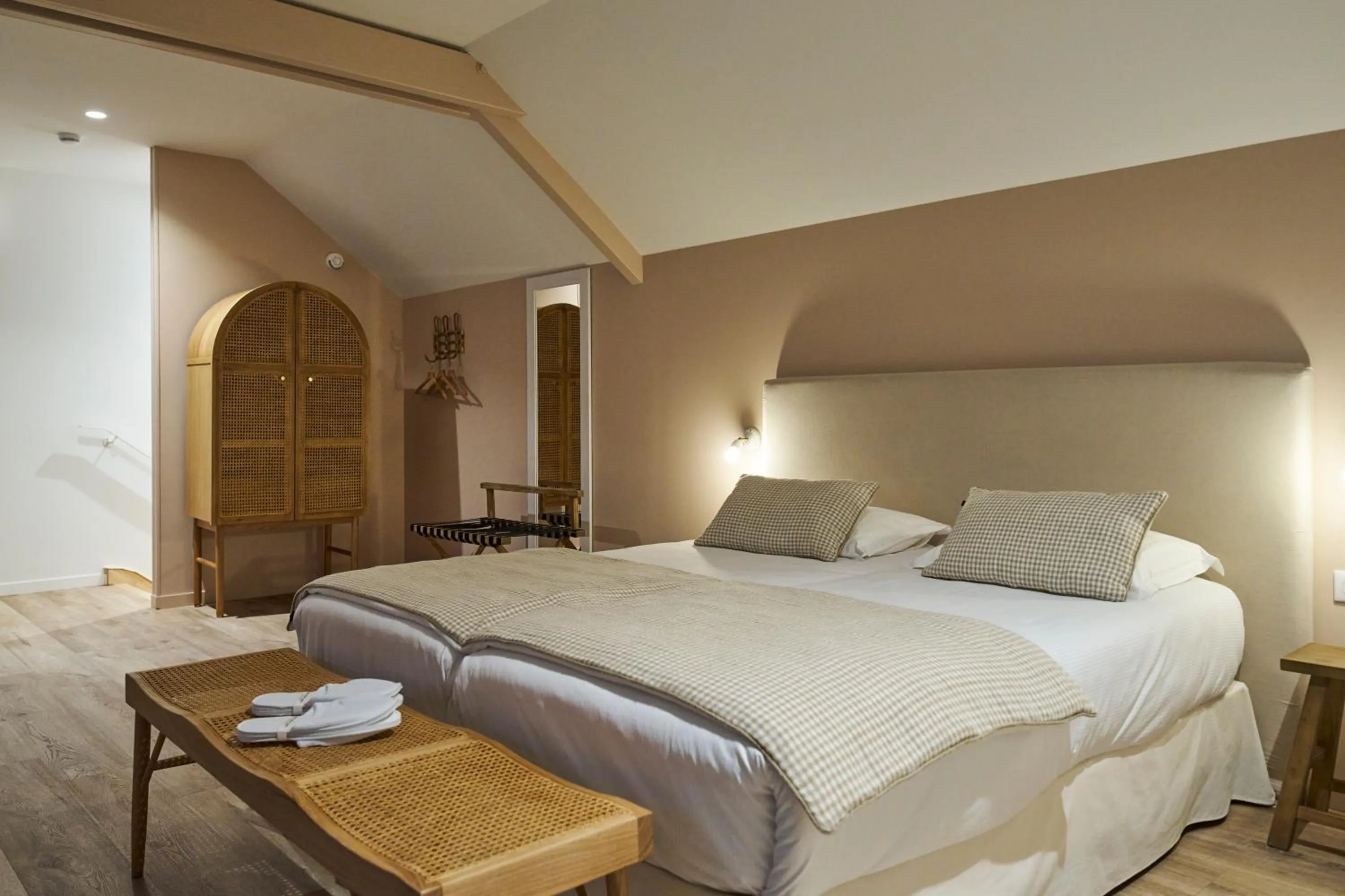 Bed in Hôtel le Corbusson Laval Ouest