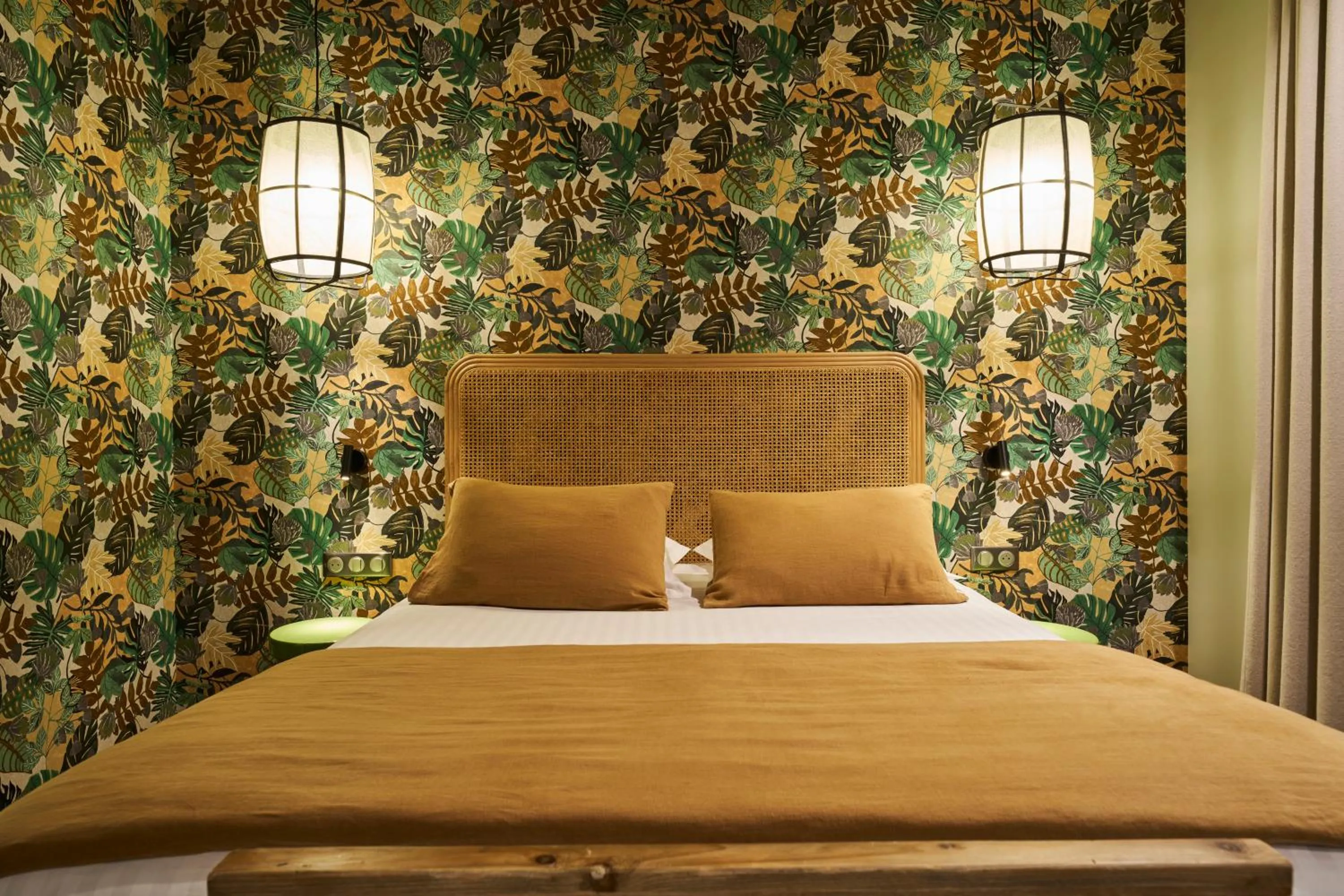 Bed in Hôtel le Corbusson Laval Ouest