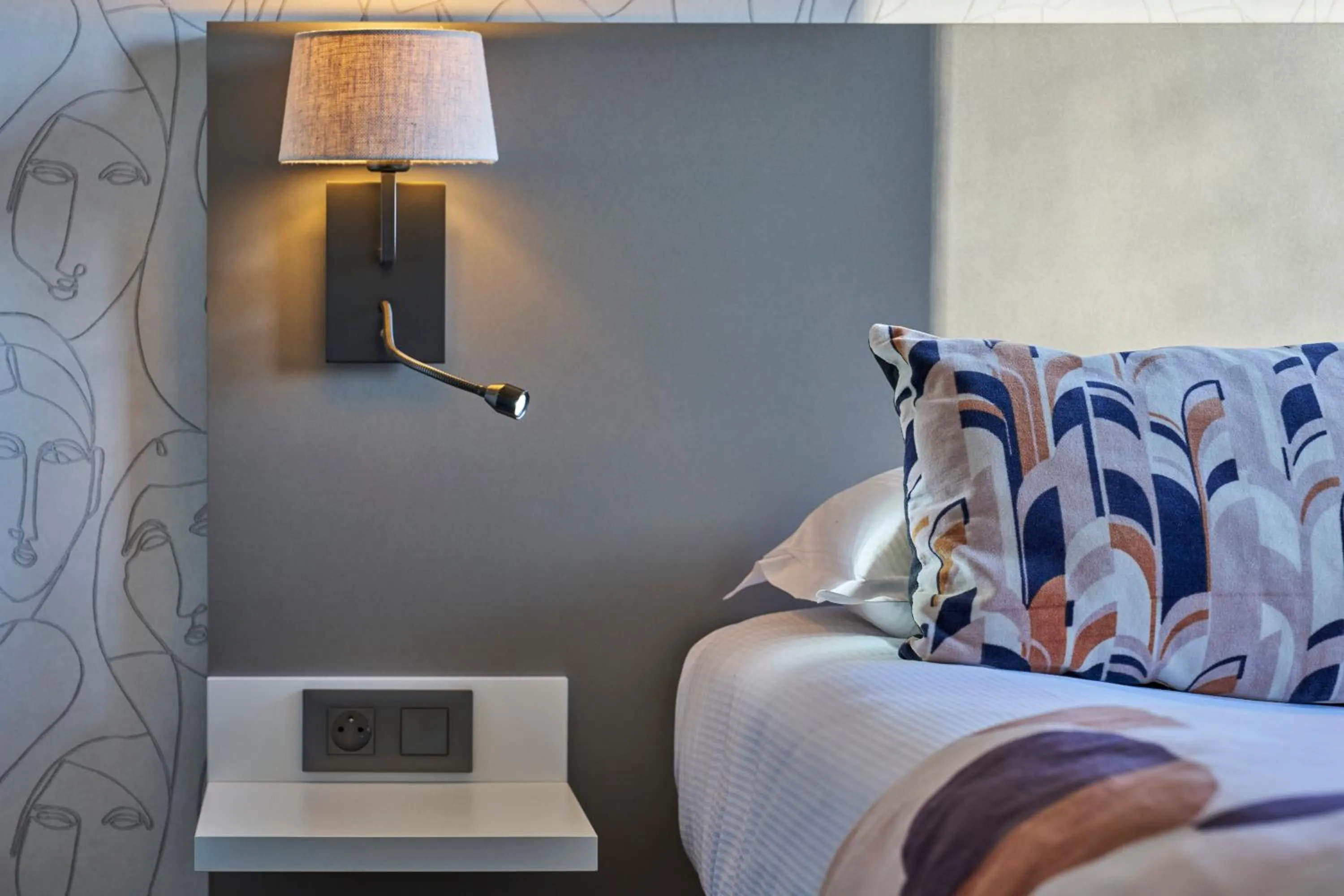 Bedroom, Bed in Hôtel le Corbusson Laval Ouest