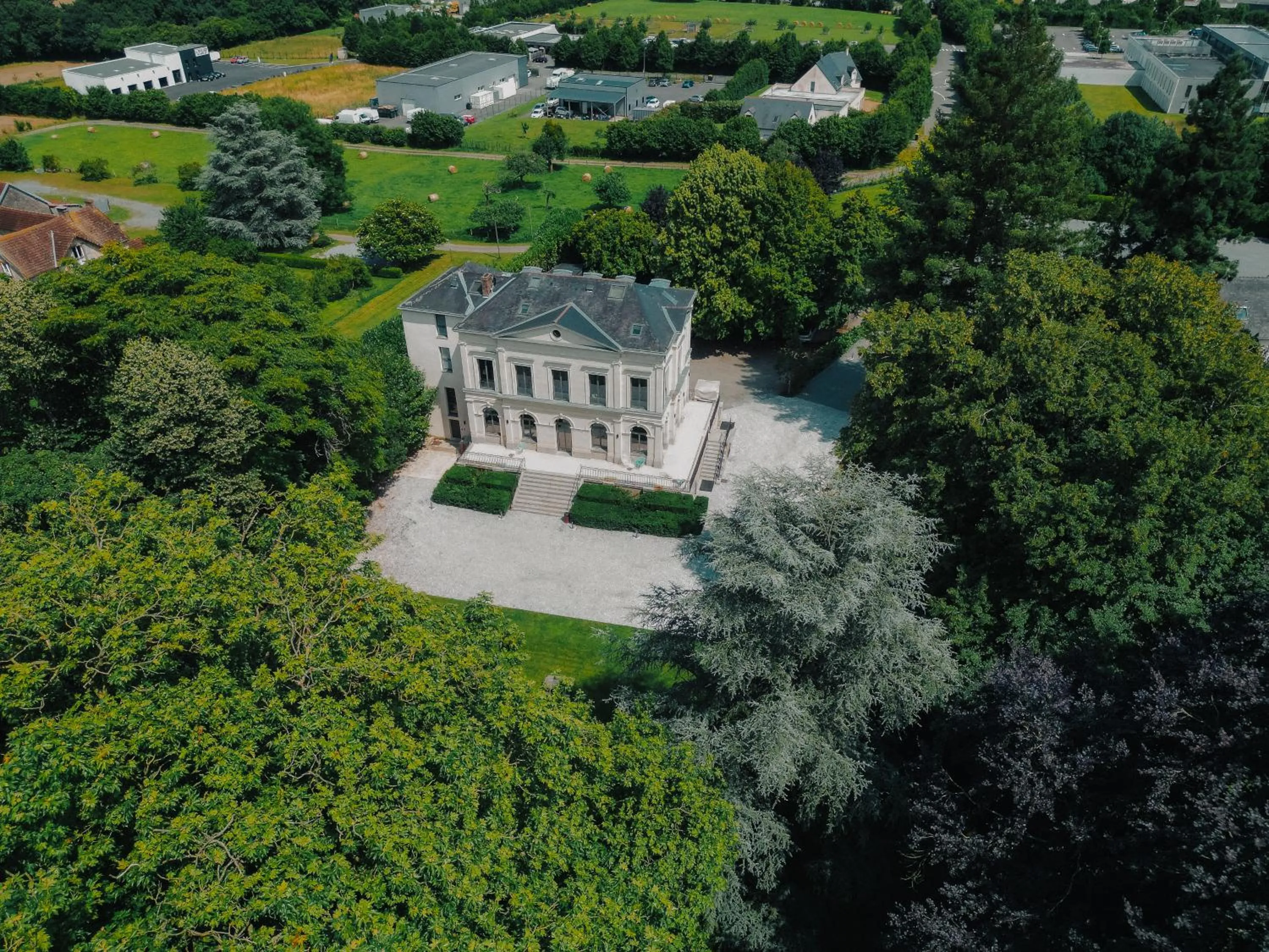 Bird's eye view in Hôtel le Corbusson Laval Ouest