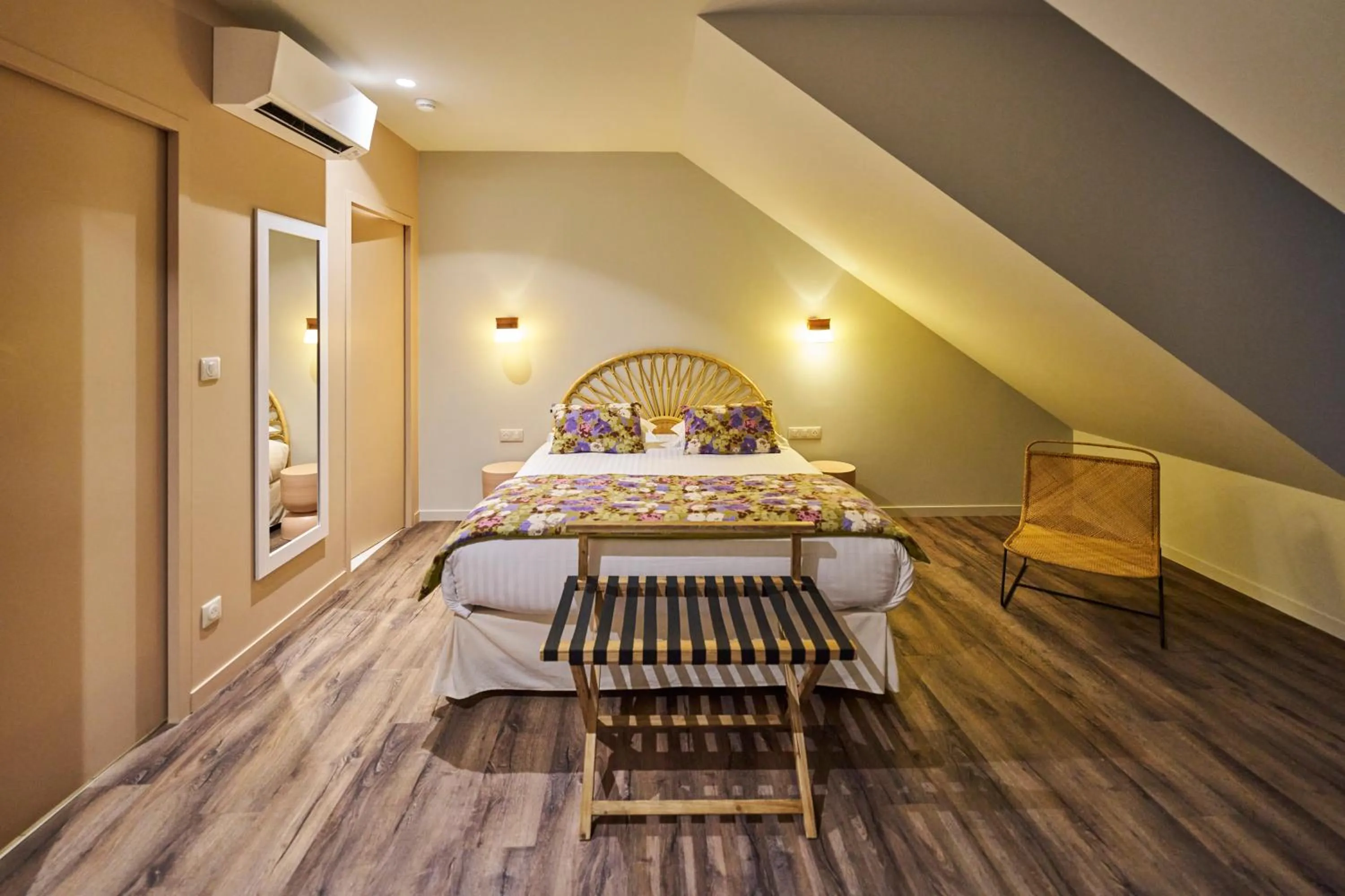 Photo of the whole room in Hôtel le Corbusson Laval Ouest