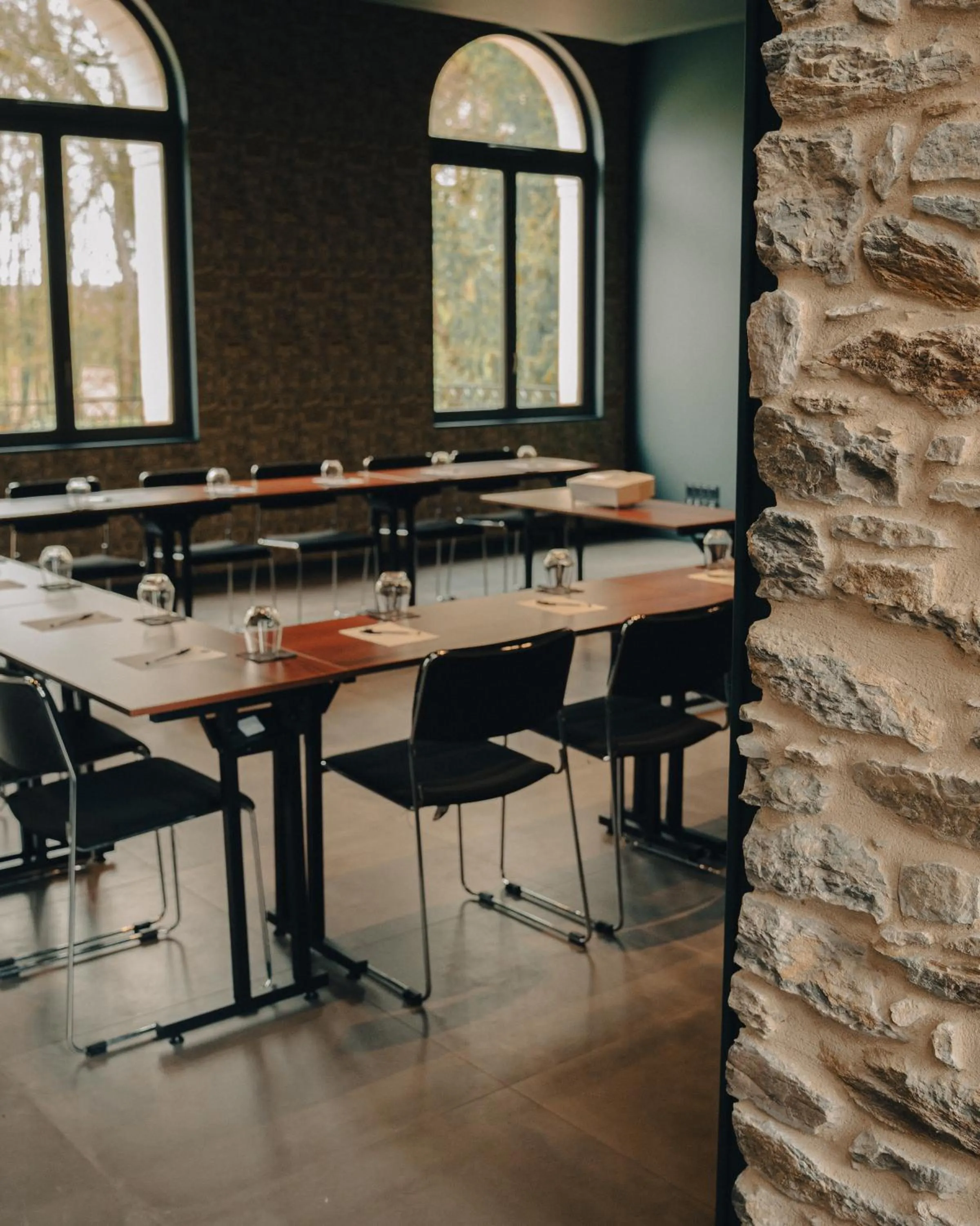 Meeting/conference room in Hôtel le Corbusson Laval Ouest