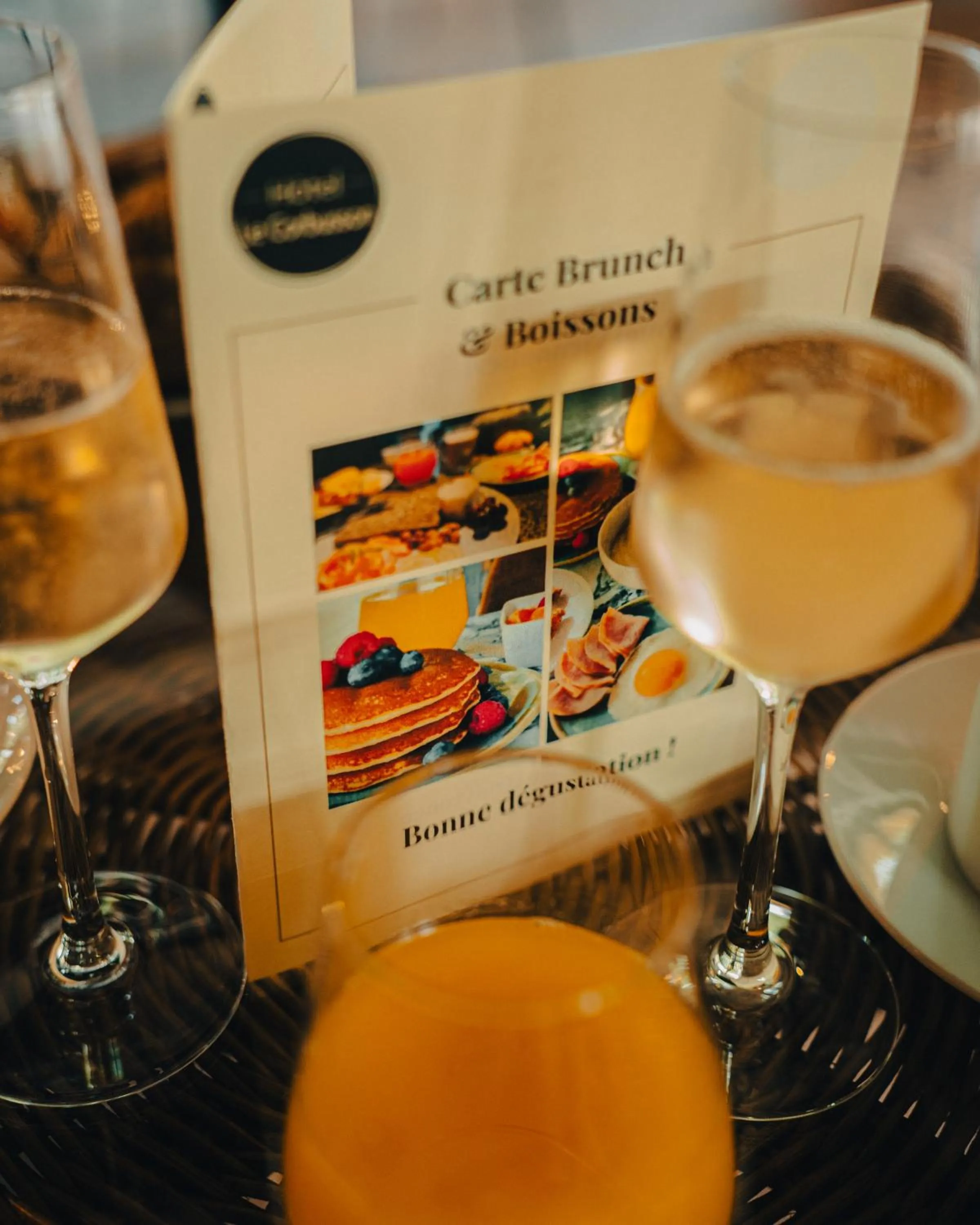 Lounge or bar in Hôtel le Corbusson Laval Ouest