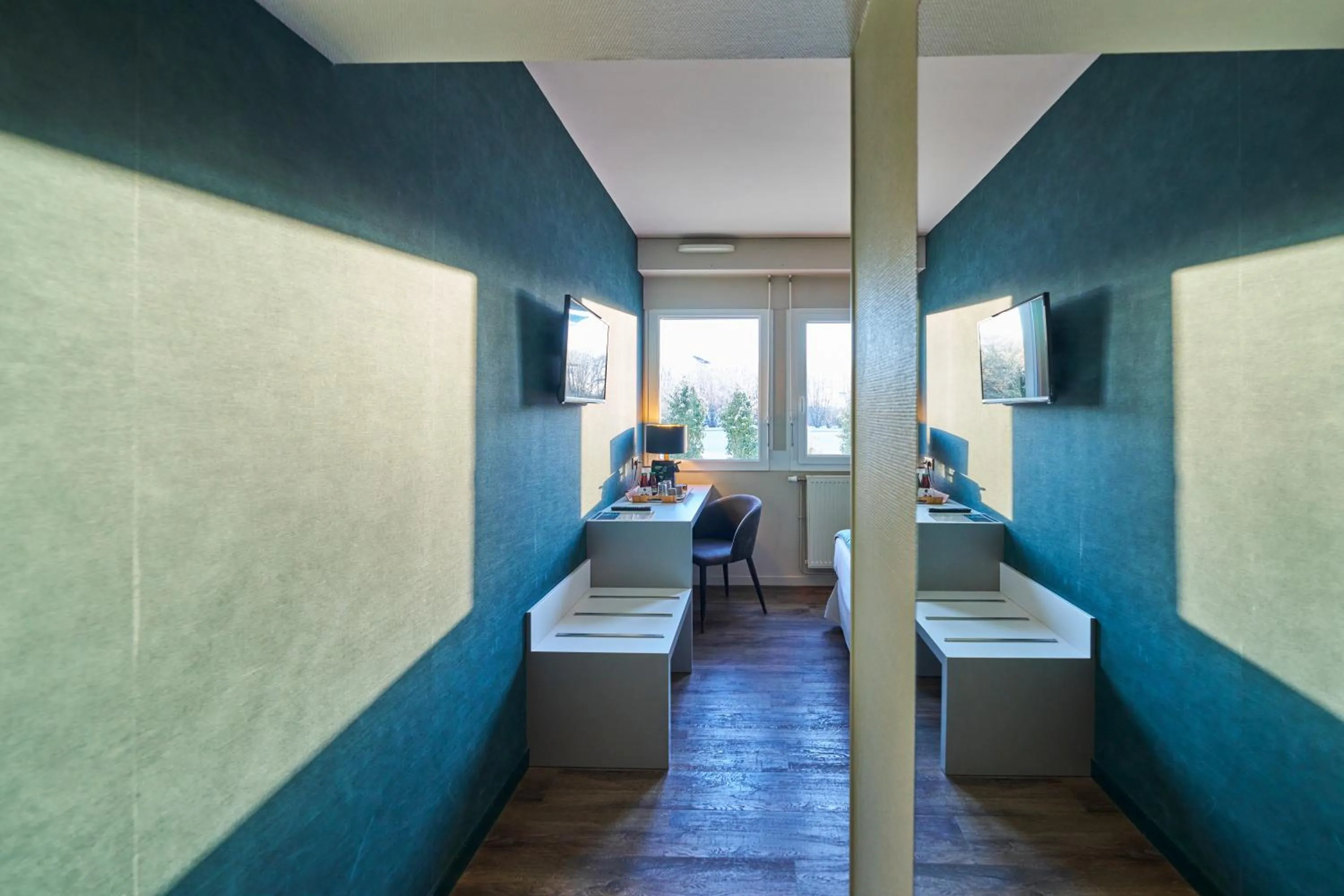 Photo of the whole room, Bed in Hôtel le Corbusson Laval Ouest