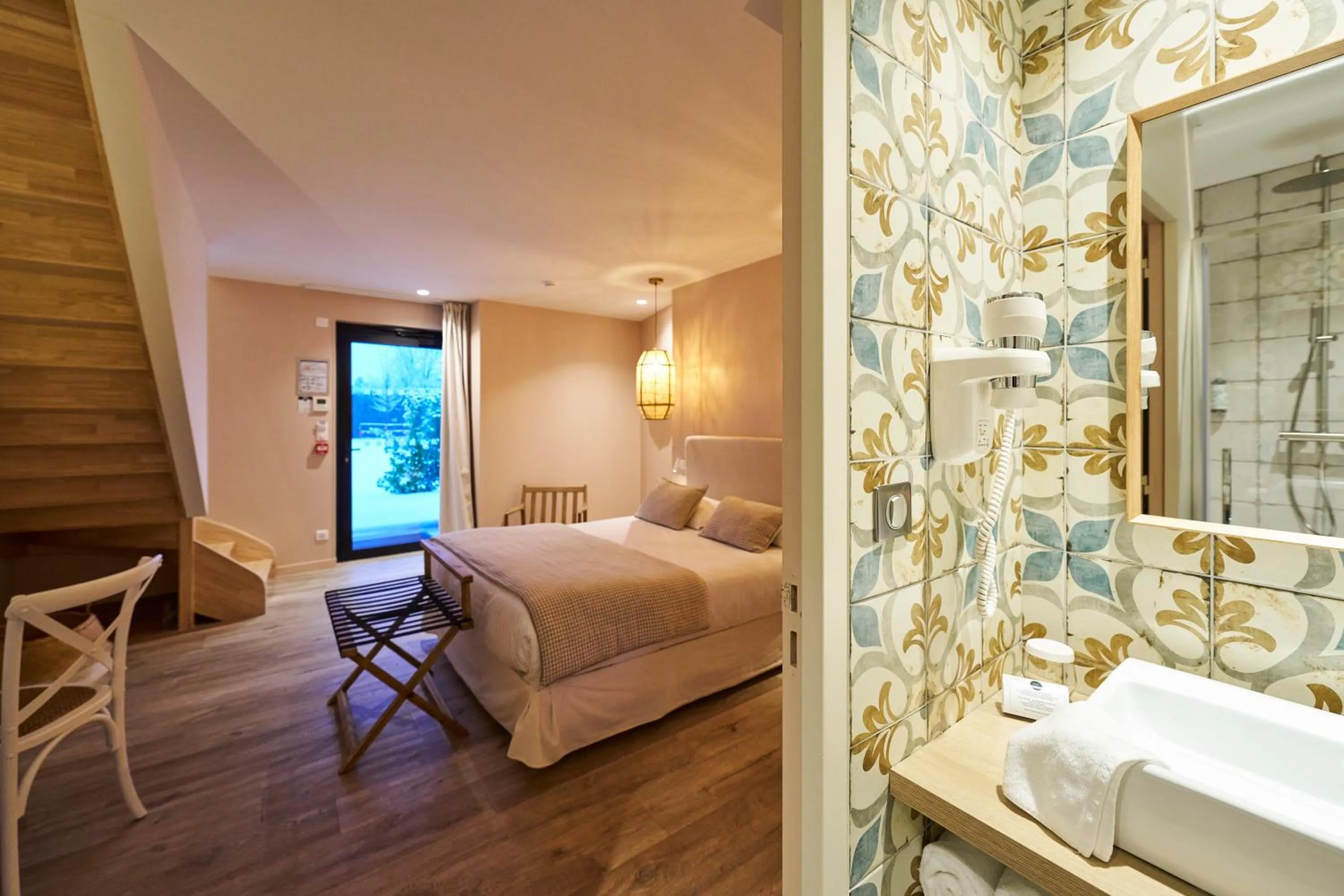 Photo of the whole room, Bed in Hôtel le Corbusson Laval Ouest