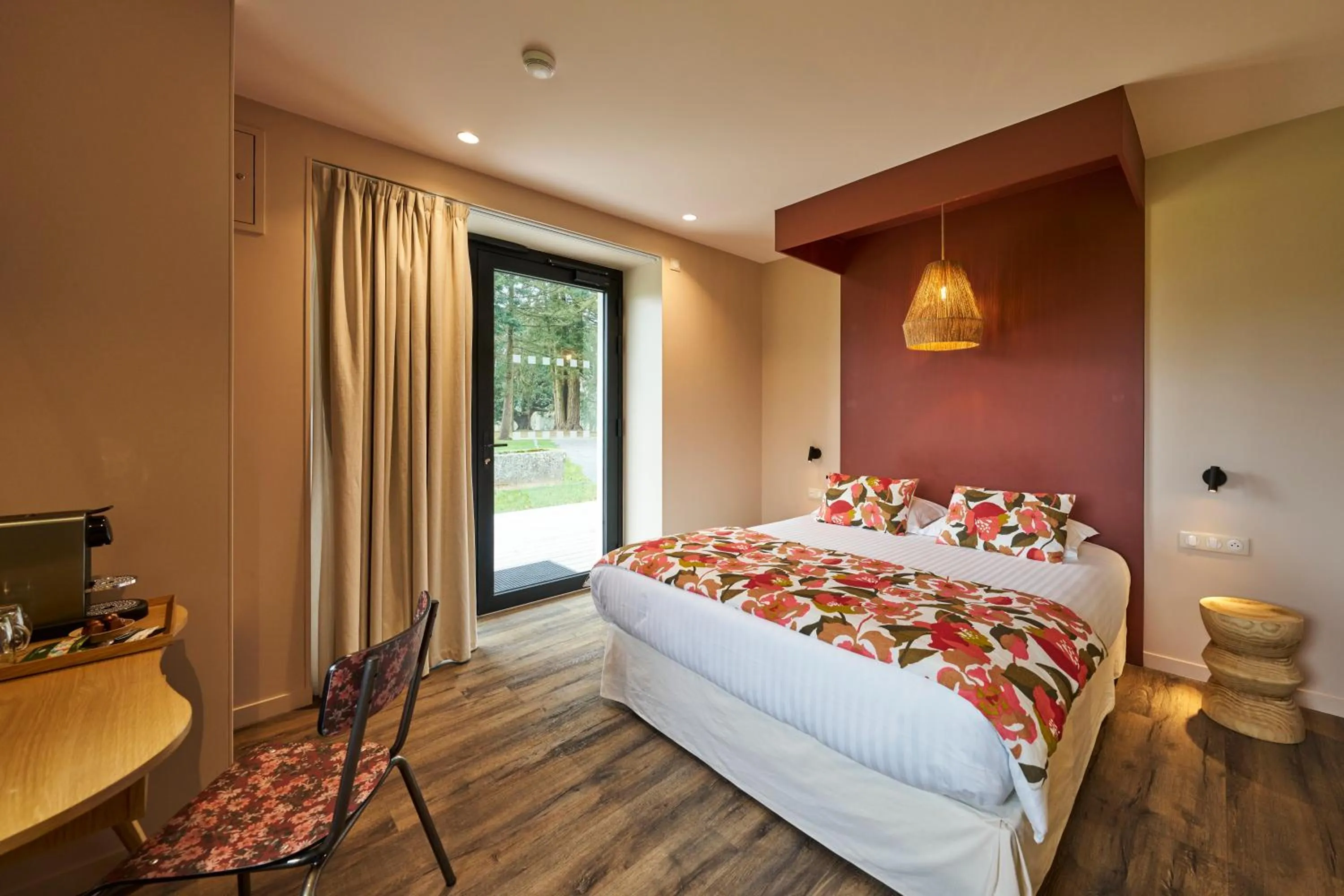 Photo of the whole room, Bed in Hôtel le Corbusson Laval Ouest