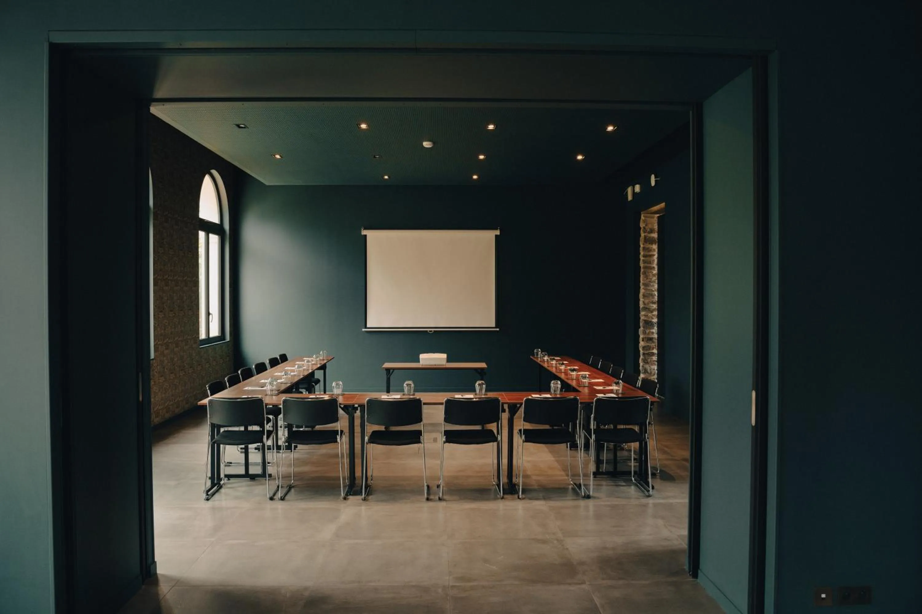 Meeting/conference room in Hôtel le Corbusson Laval Ouest