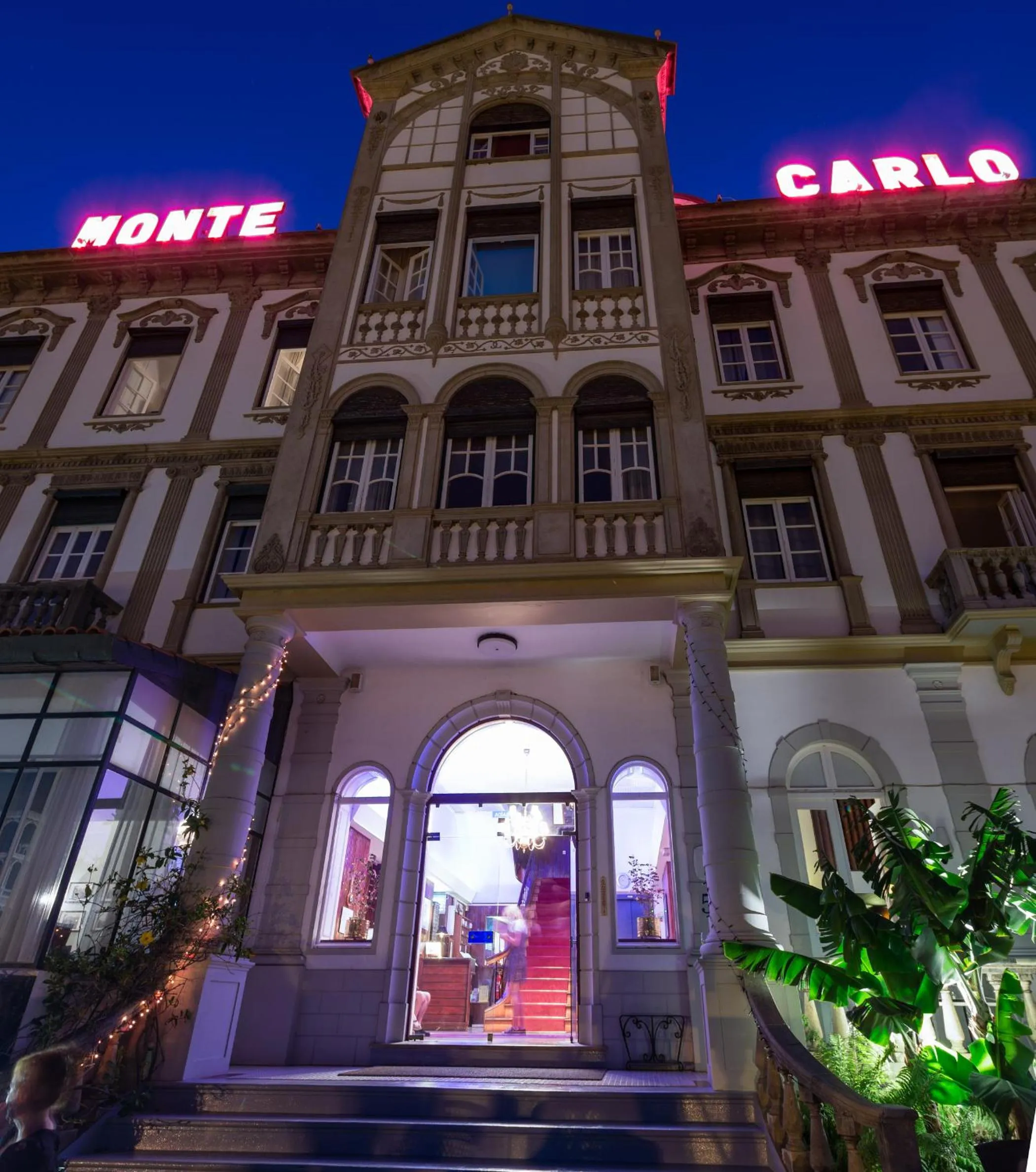 Facade/entrance in Hotel Monte Carlo