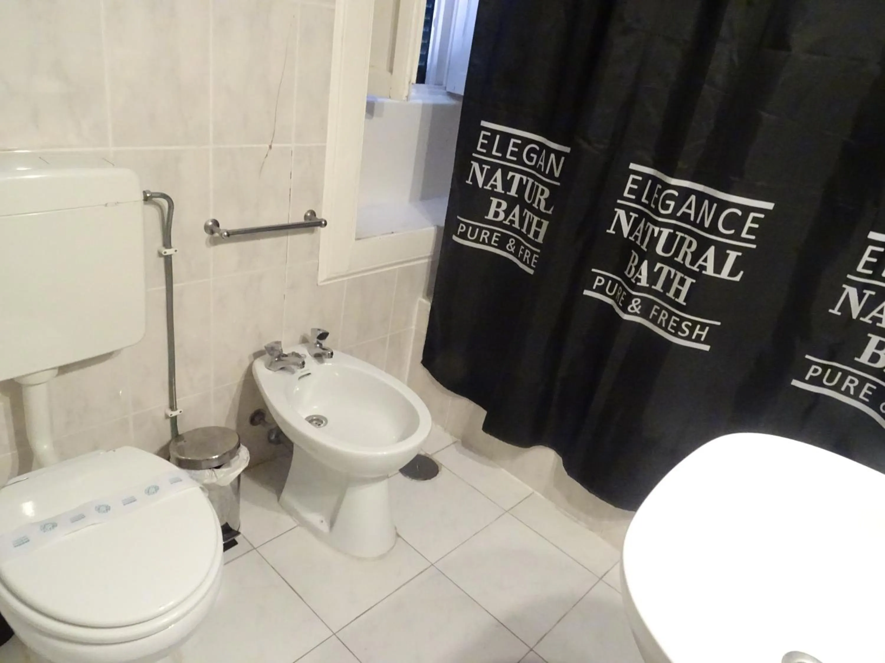 Toilet in Hotel Monte Carlo