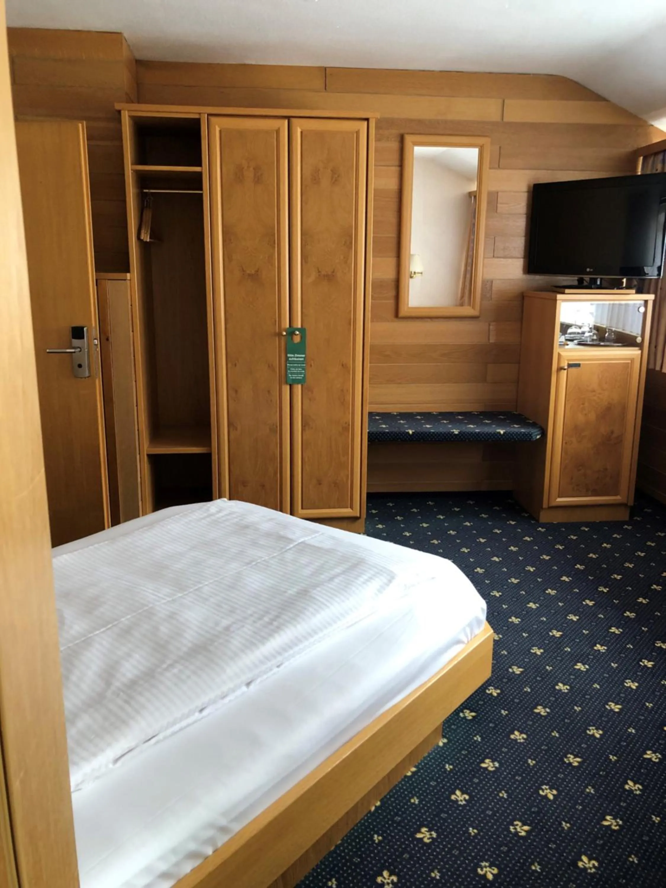 Bed in Hotel Simonshof