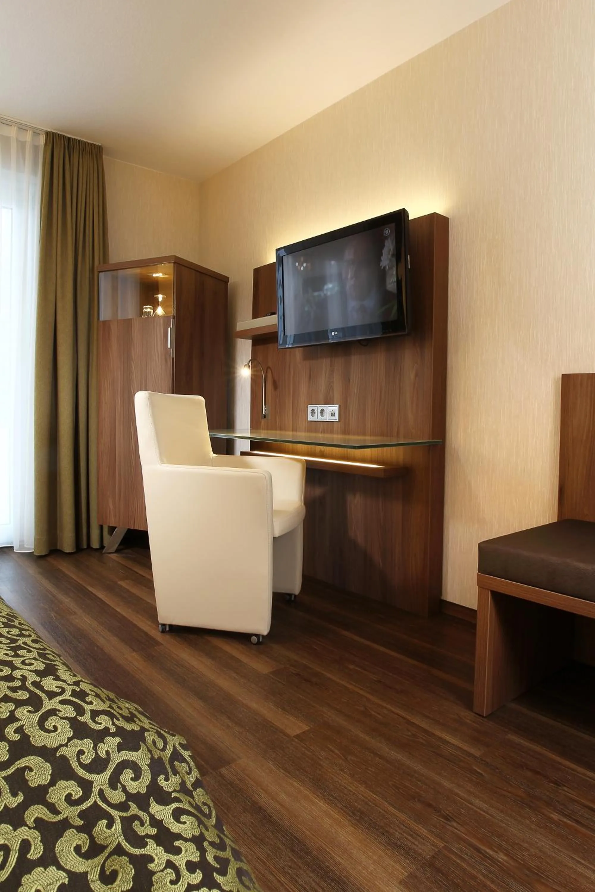 TV and multimedia, Bed in Hotel Simonshof