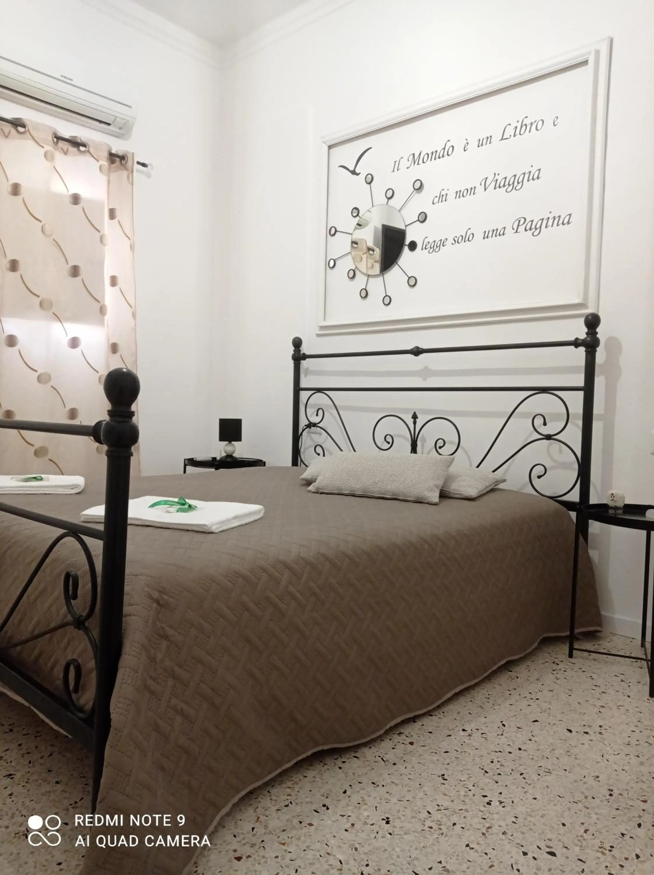 Bedroom, Bed in Cappuccini Green Relax