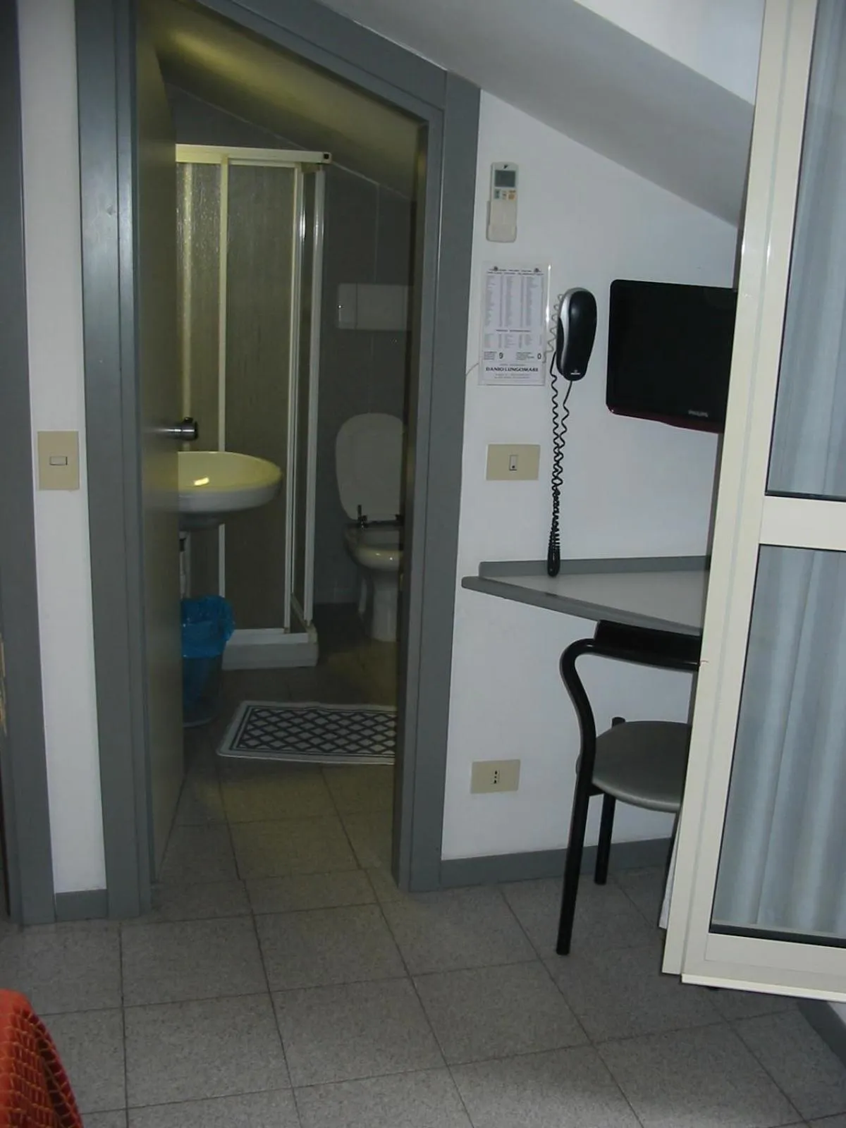 Toilet in Hotel Danio Lungomare